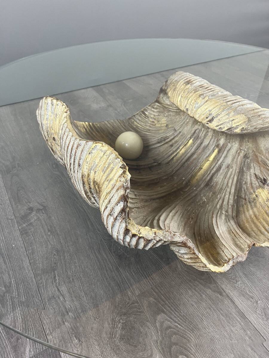 Shell-shaped coffee table in carved wood, 20th century