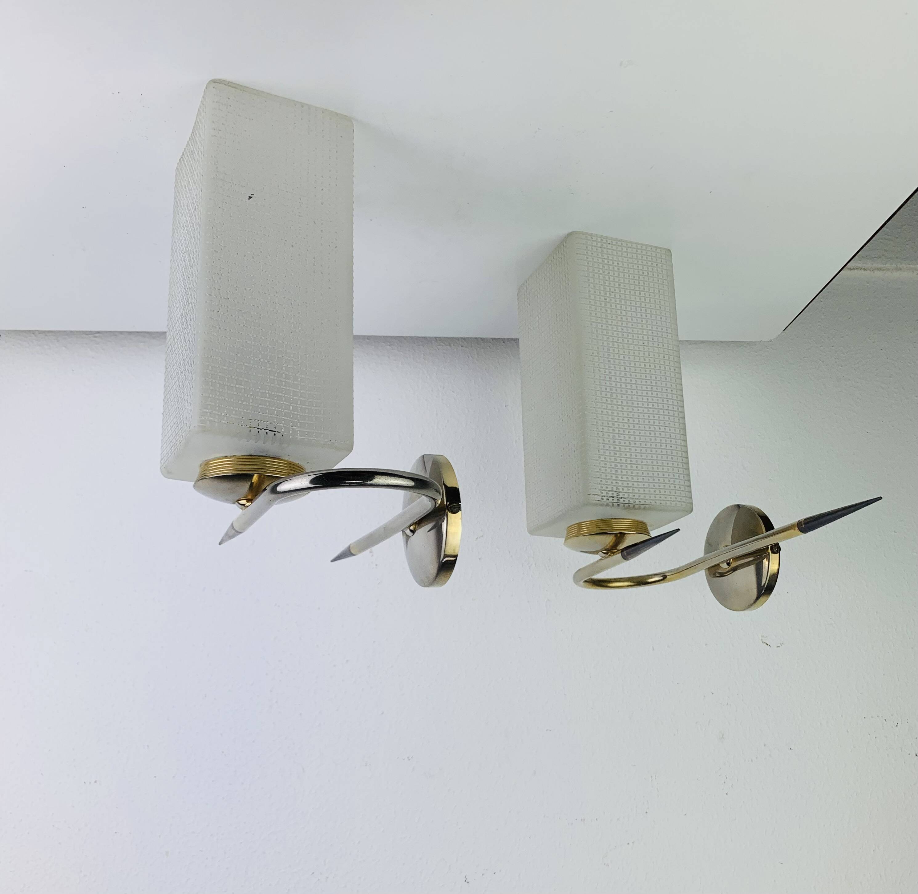 Pair of 1950s wall lights in brass and opaline tulips, Lunel Arlus