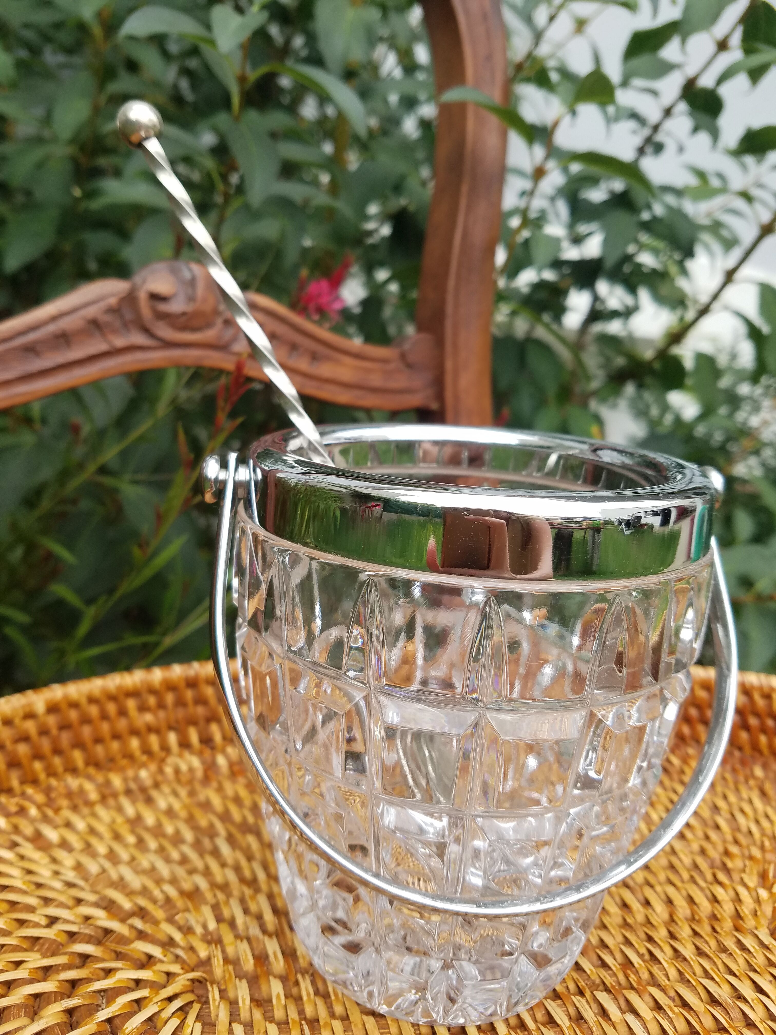 Ice bucket tray with pliers or spoon