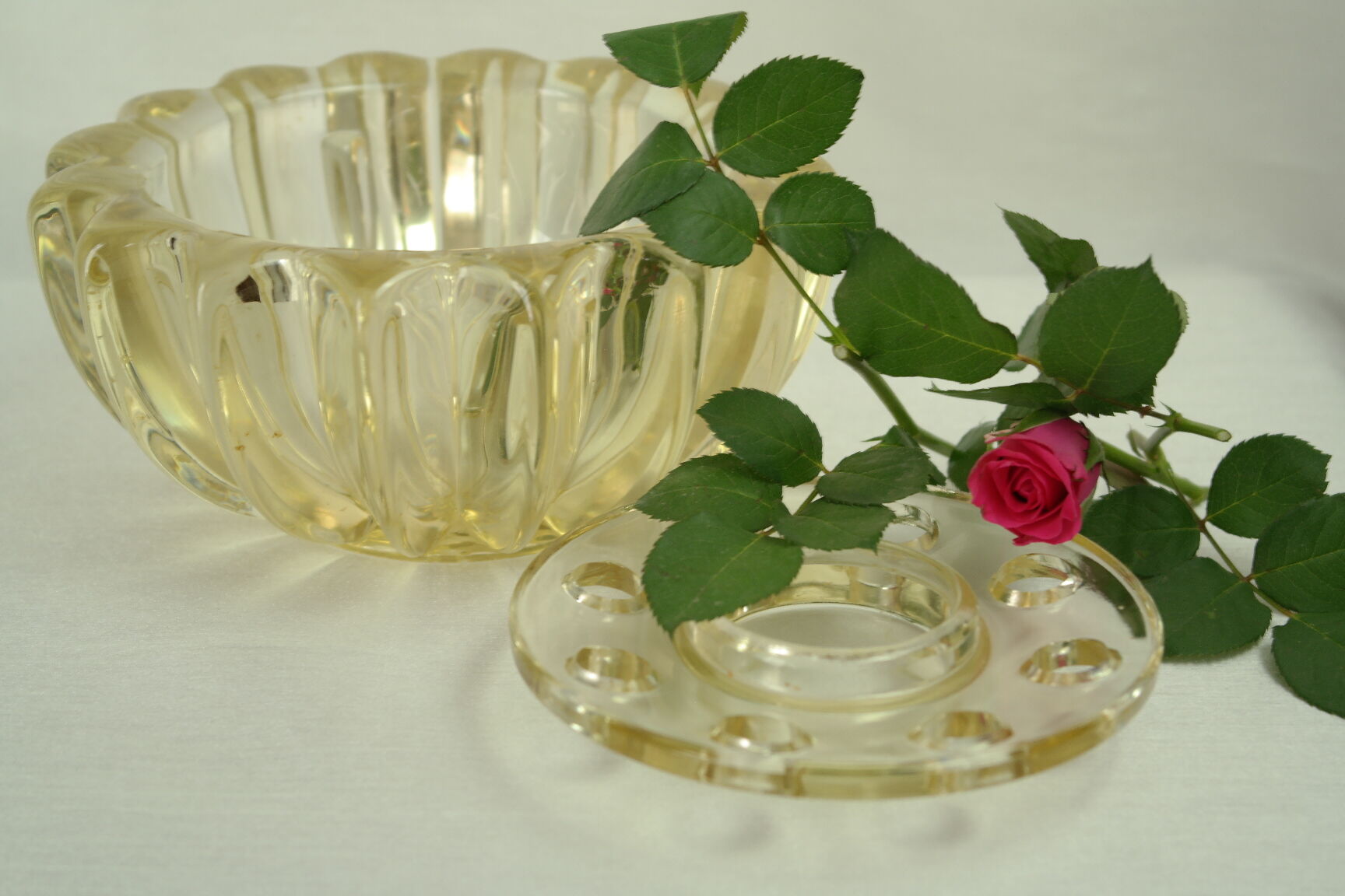 Pique flowers Art Deco P. d'Avesn yellow