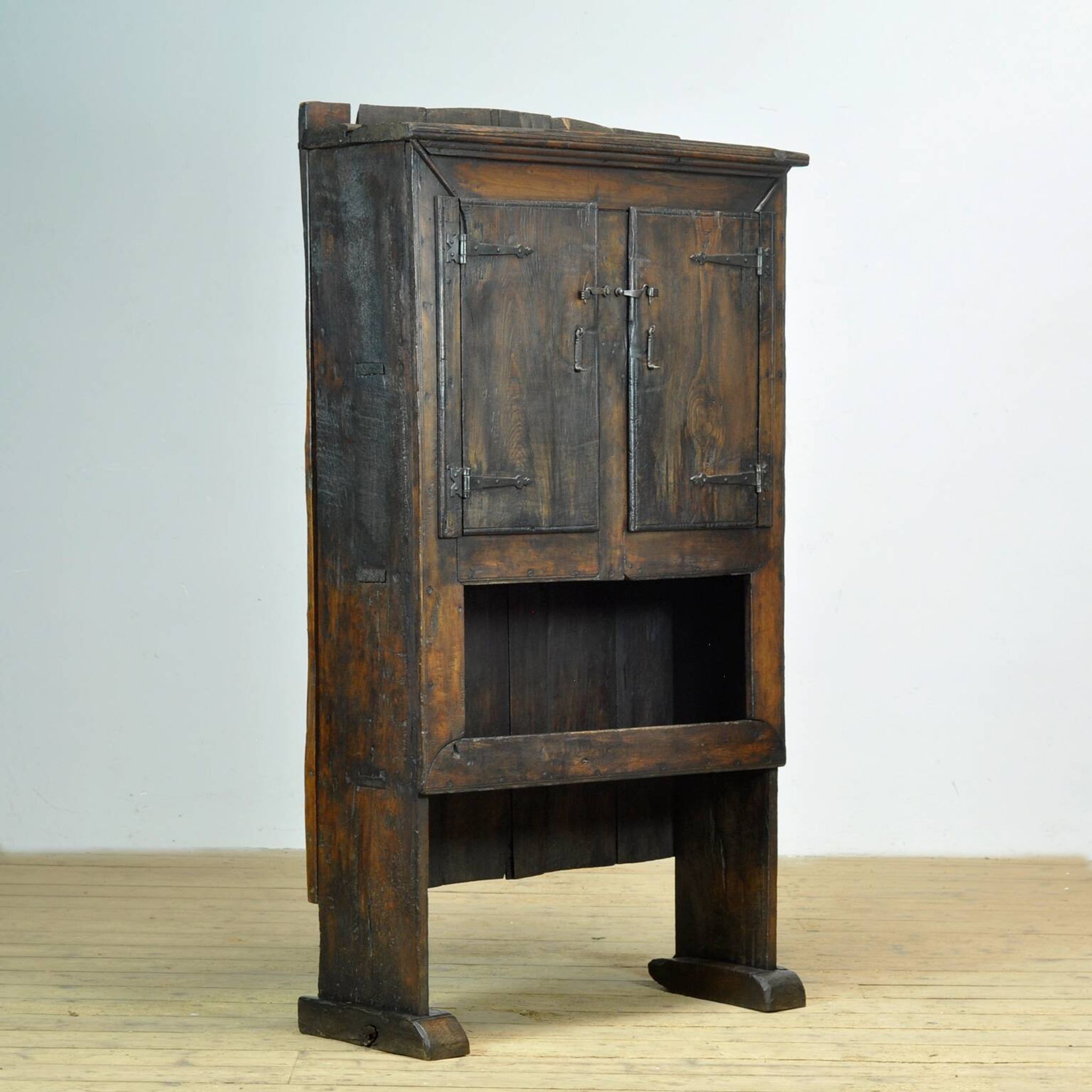 Cabinet en chêne espagnol, vers 1800