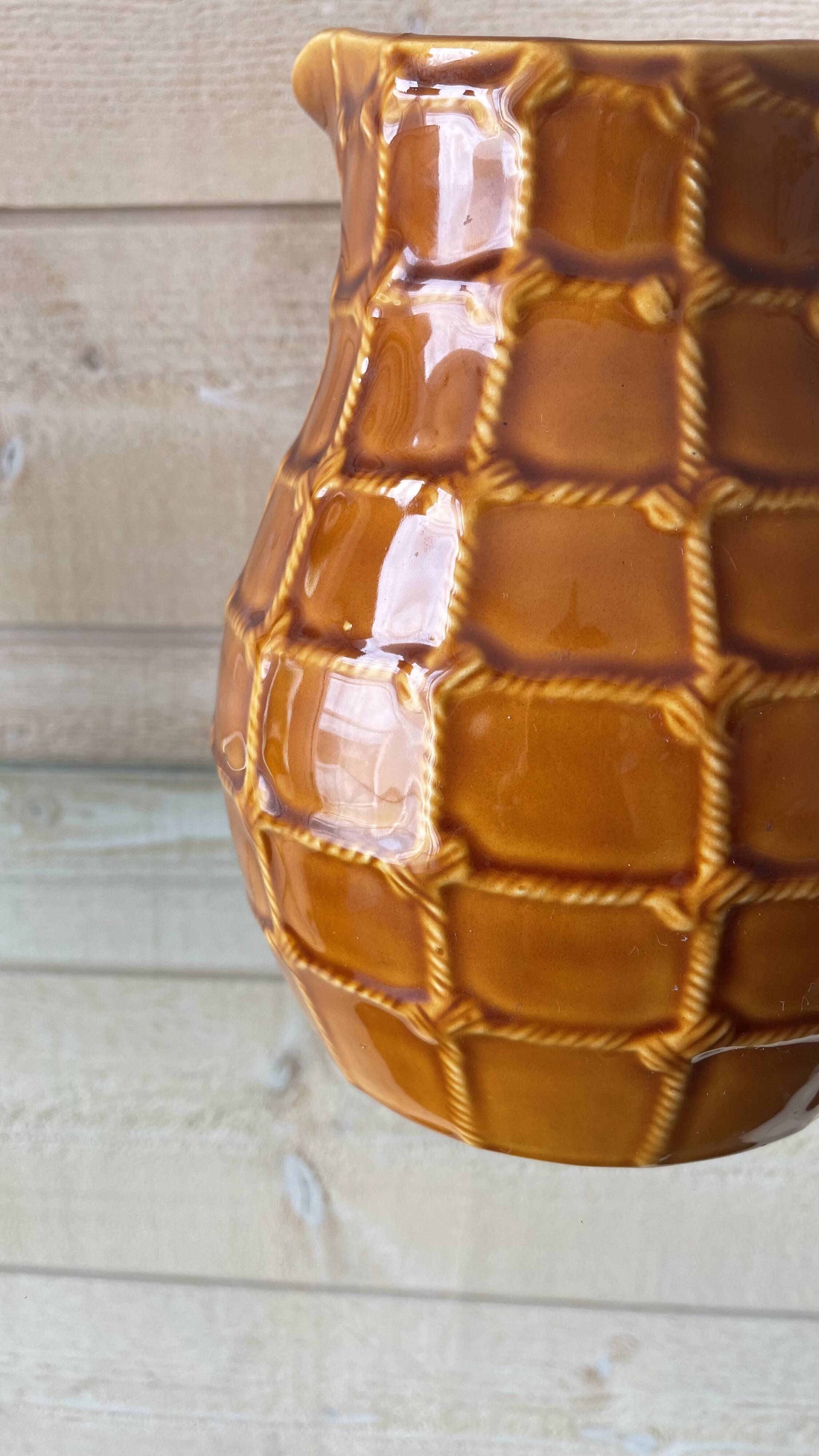 Saint Clément pitcher, vintage rope pattern