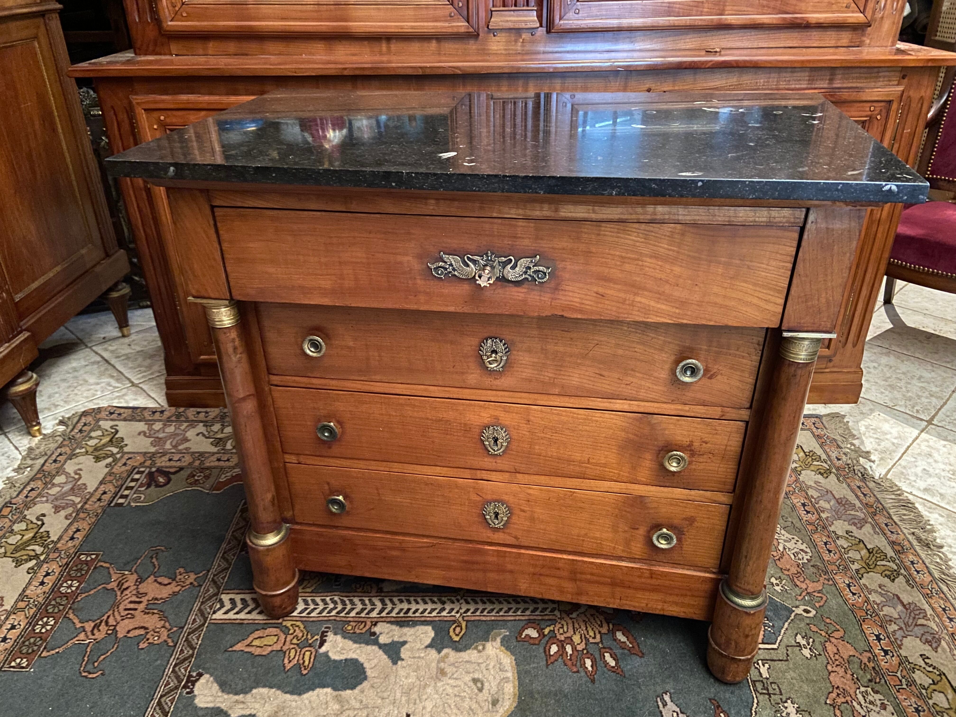 Chest of drawers with columns in blond walnut Empire style XIXth