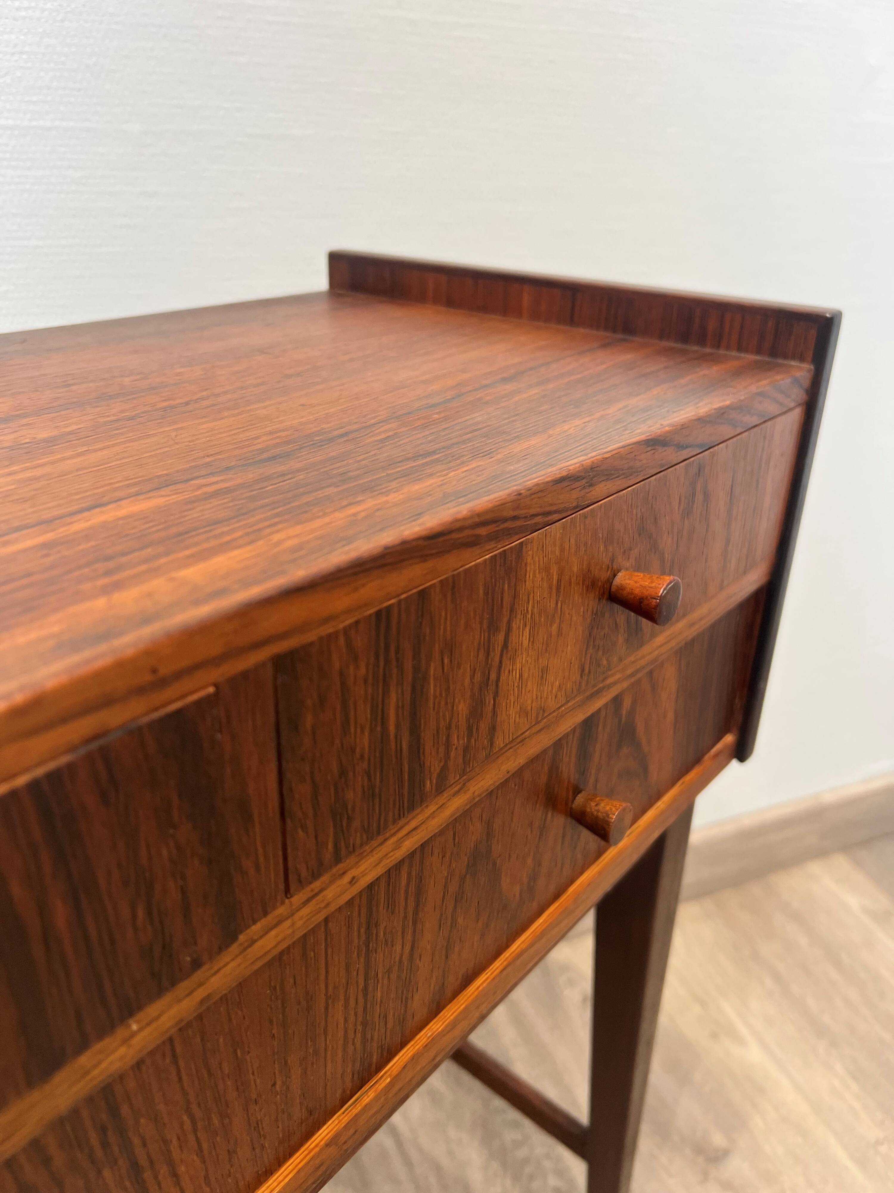 3-drawer commode in Rio rosewood, origin Denmark.