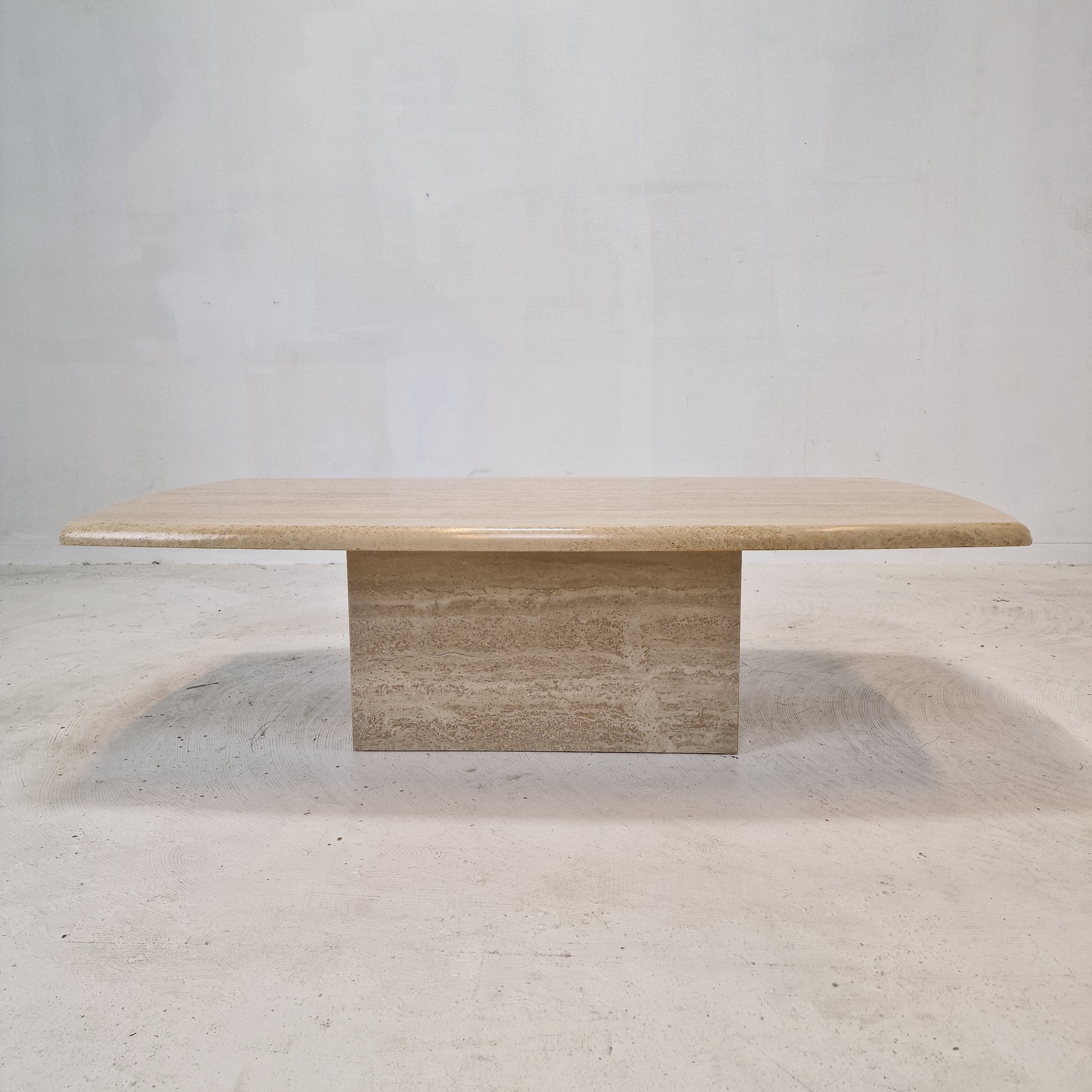 Italian coffee table in travertine, 1980s