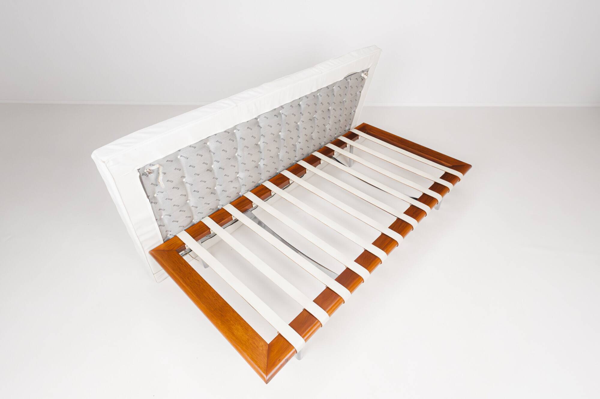 Barcelona daybed by Ludwig Mies van der Rohe fro Knoll, 1980s