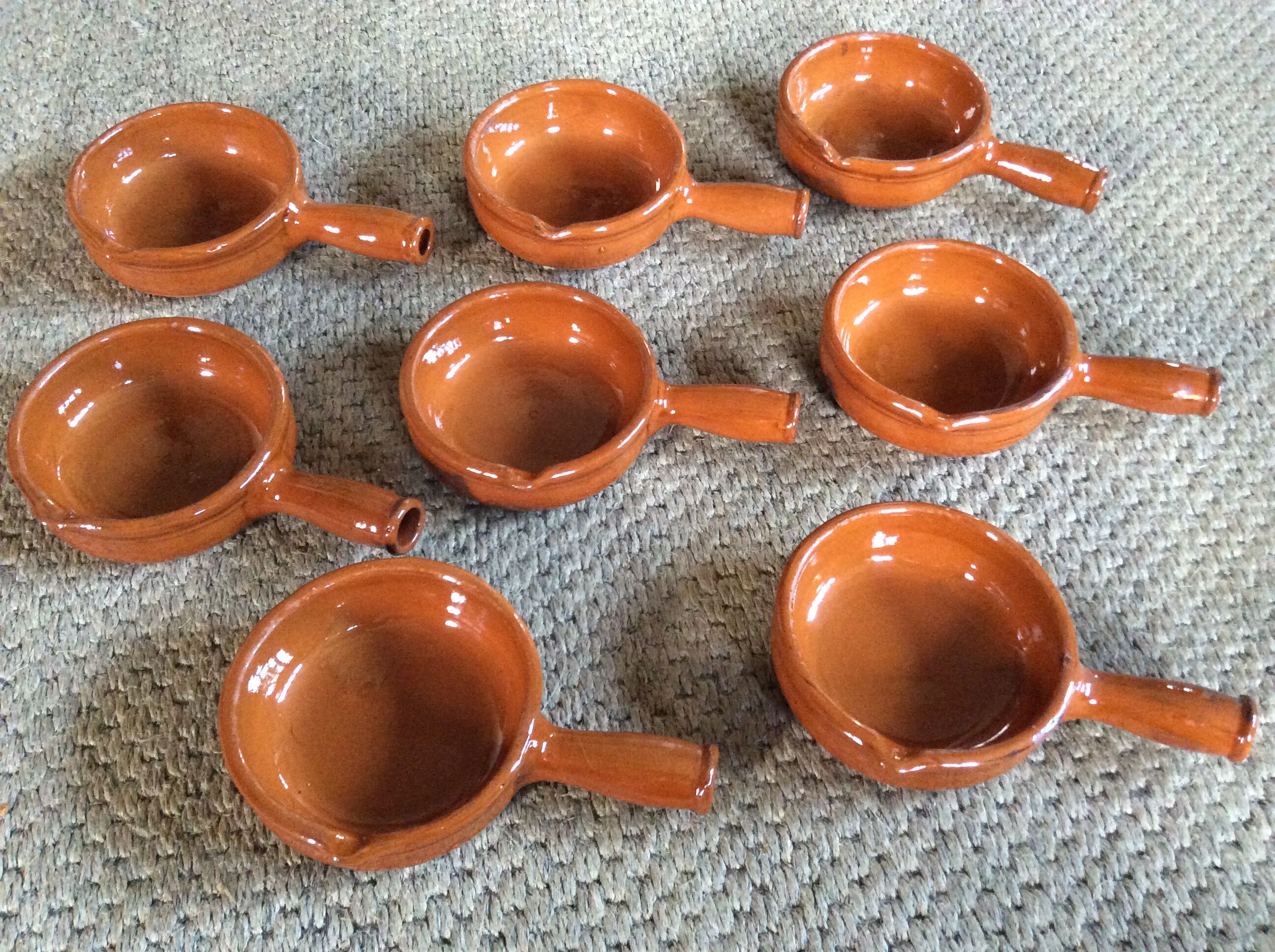Series of 8 ramekins