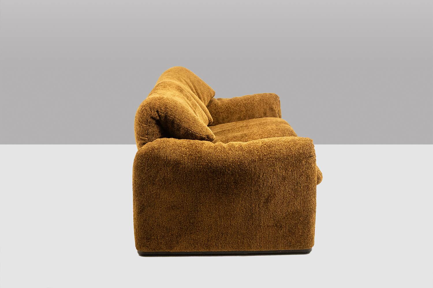 Vico Magistretti. 2-seater sofa, “Maralunga” model. 1970s.