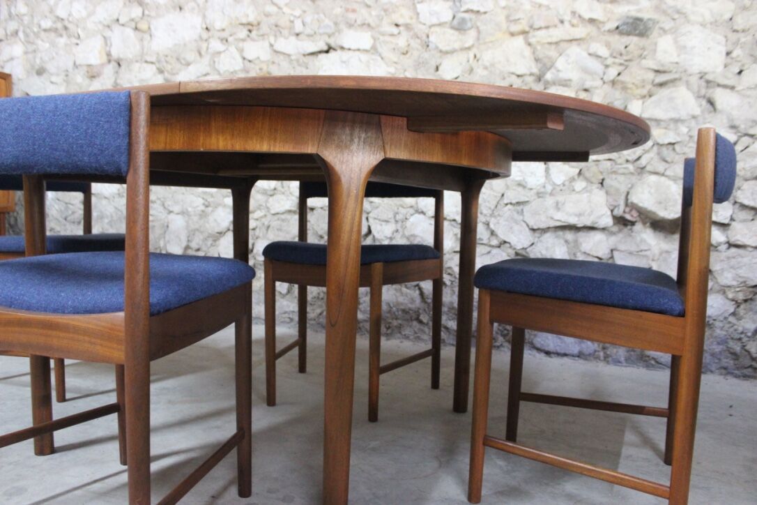 Set dining table 4 chairs by publisher McIntosh