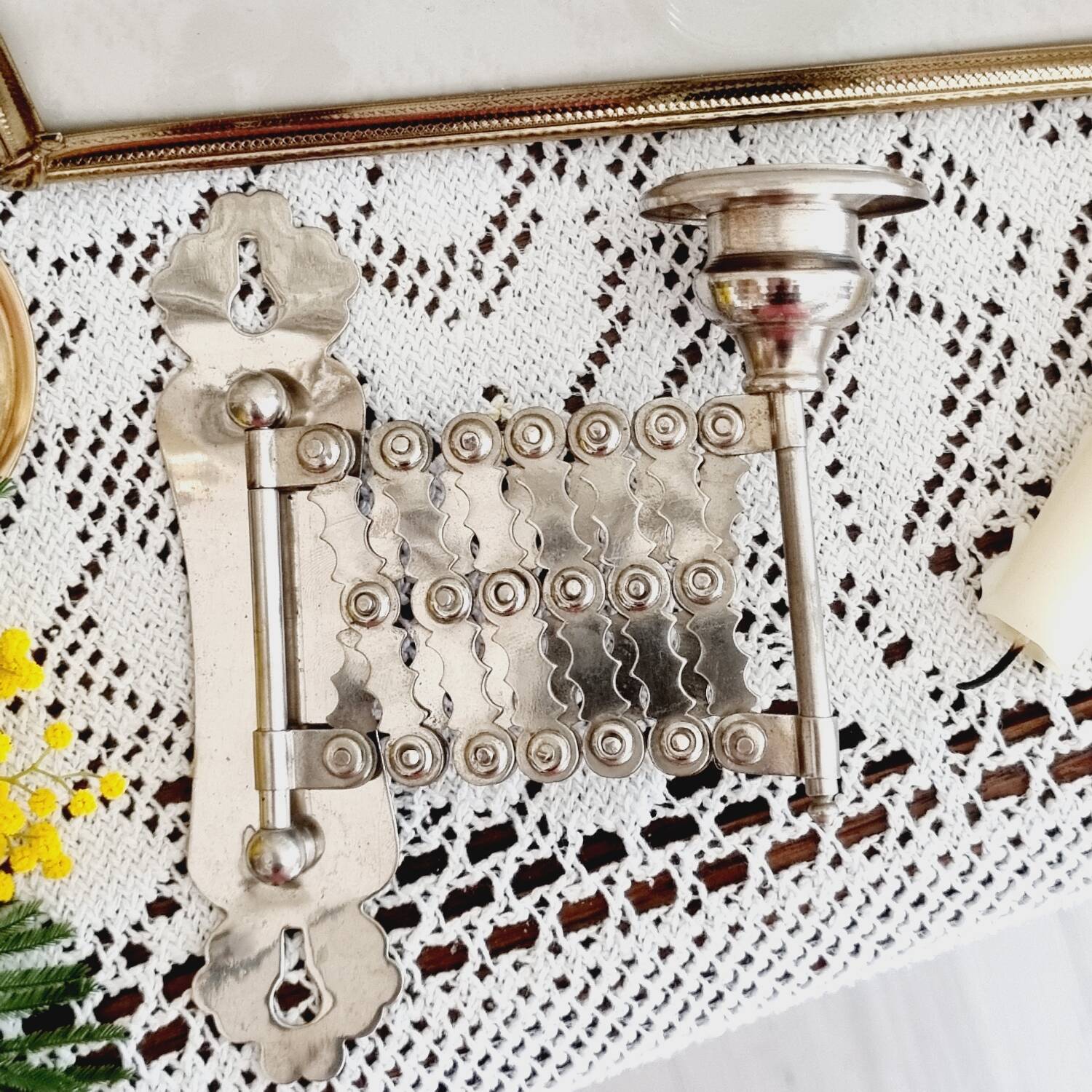 Metal accordion wall candle holder