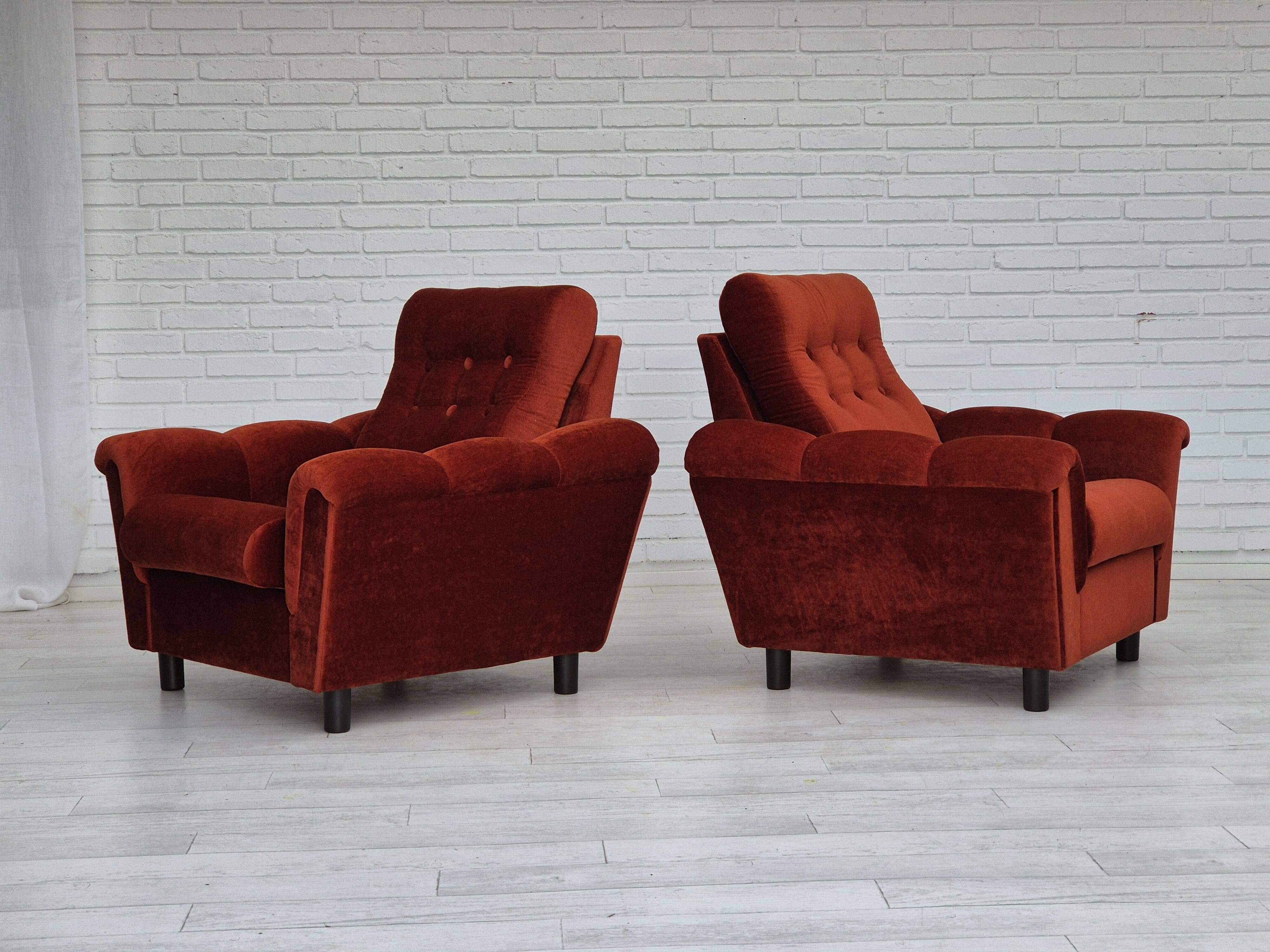 Années 1980, fauteuil relax danois meuble en velours marron/rouge.