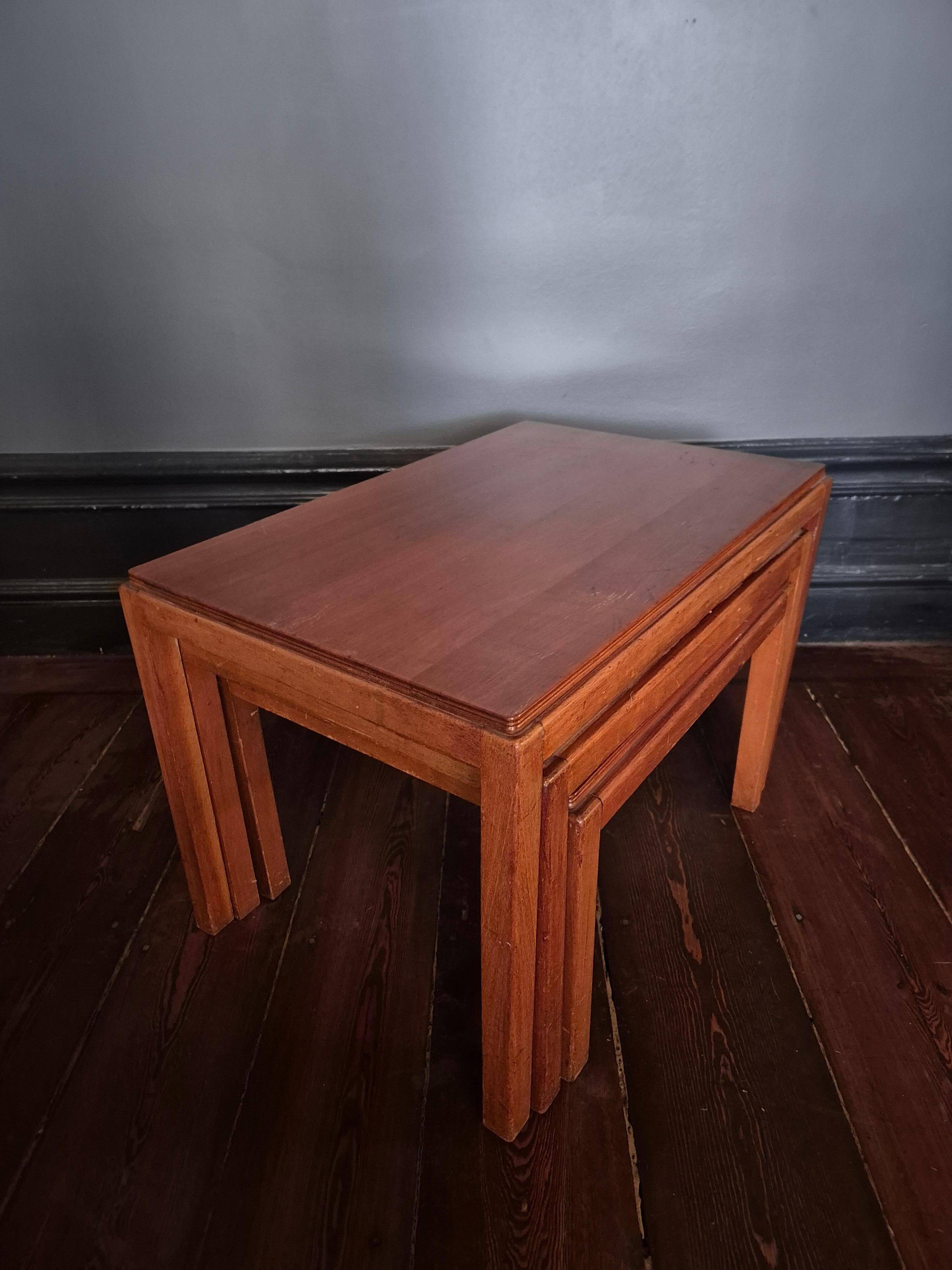 Classic nesting table (3) by Russell Gordon / Russel & Broadway, Midcentury Modern style