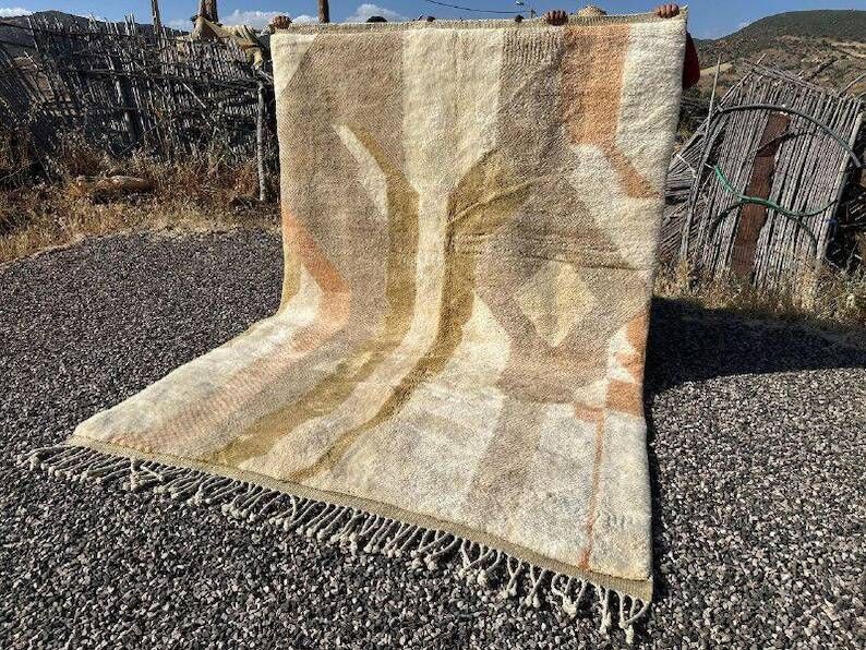 Beige and ecru Moroccan Mrirt 300x200 cm – natural abstract pattern