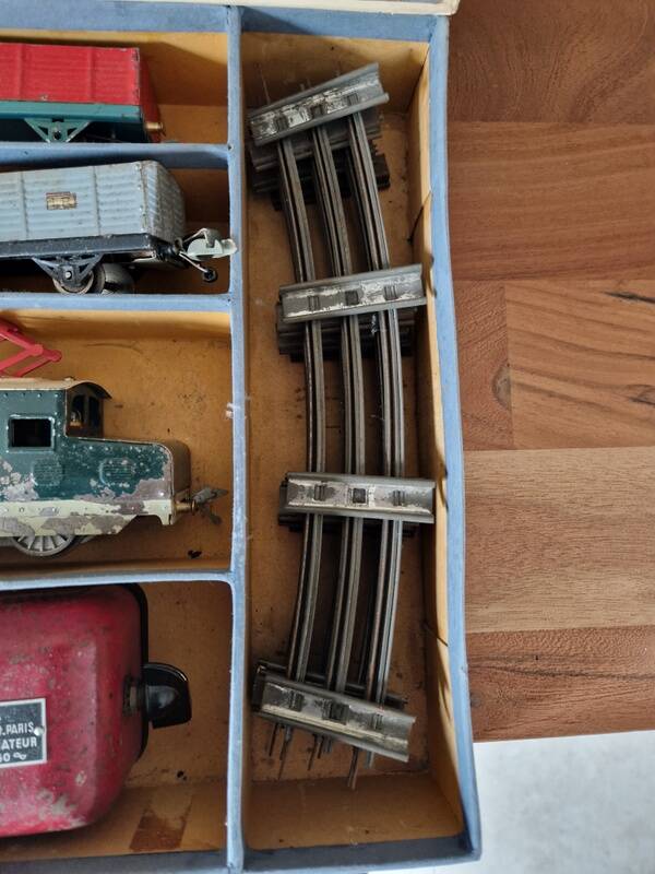Old Louis Roussy box - LR Le Rapide - Scale O - in sheet metal from the 1940s