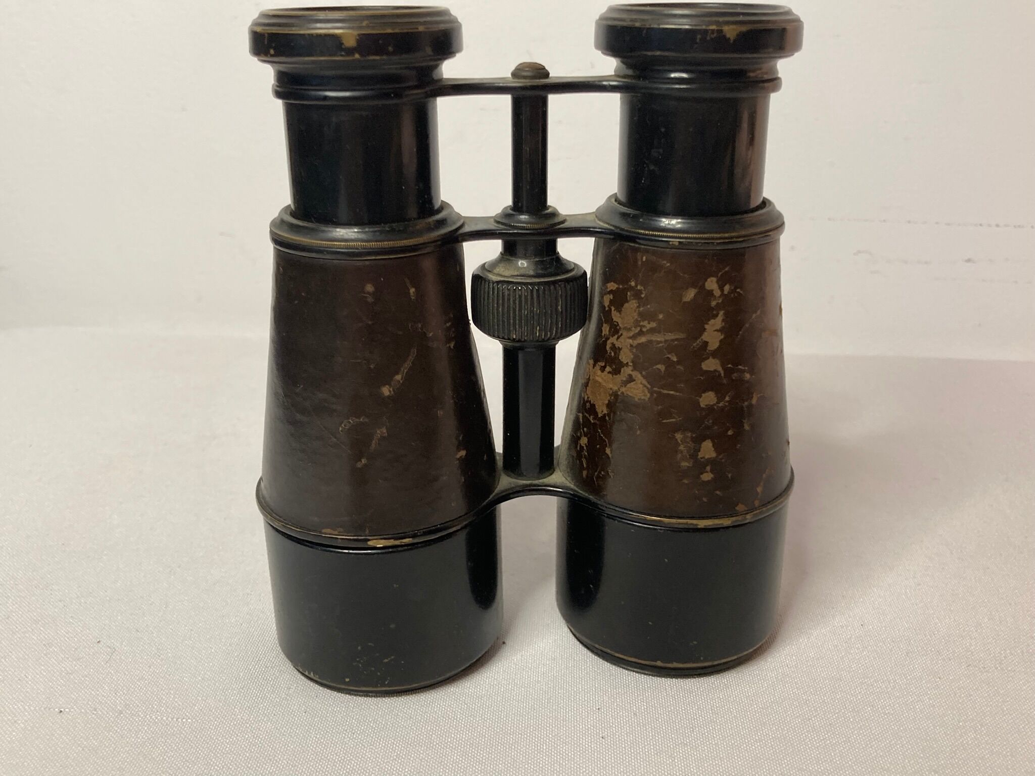 Old pair of XXth leather-wrapped binoculars