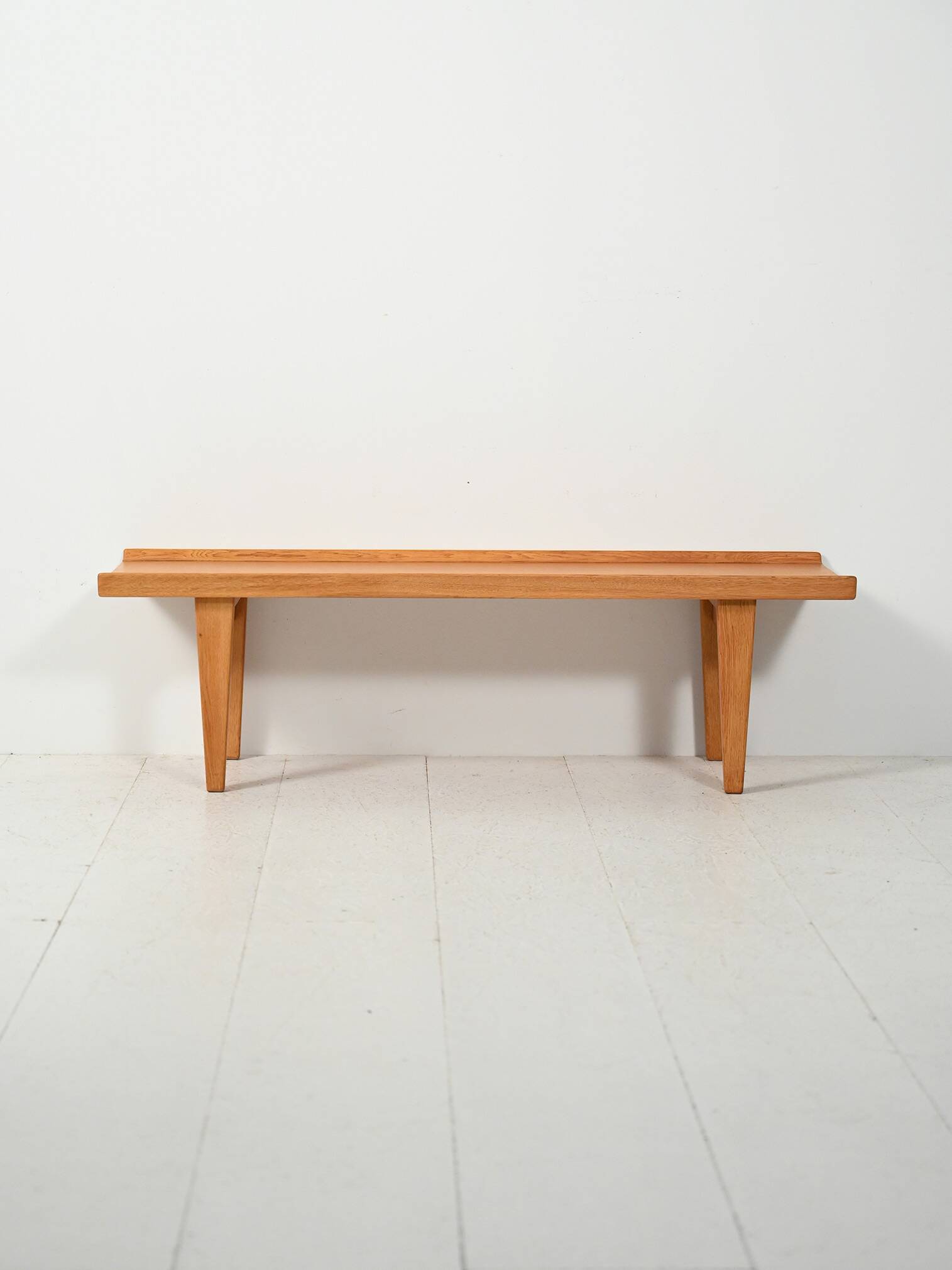 Oak bench model “Novett”