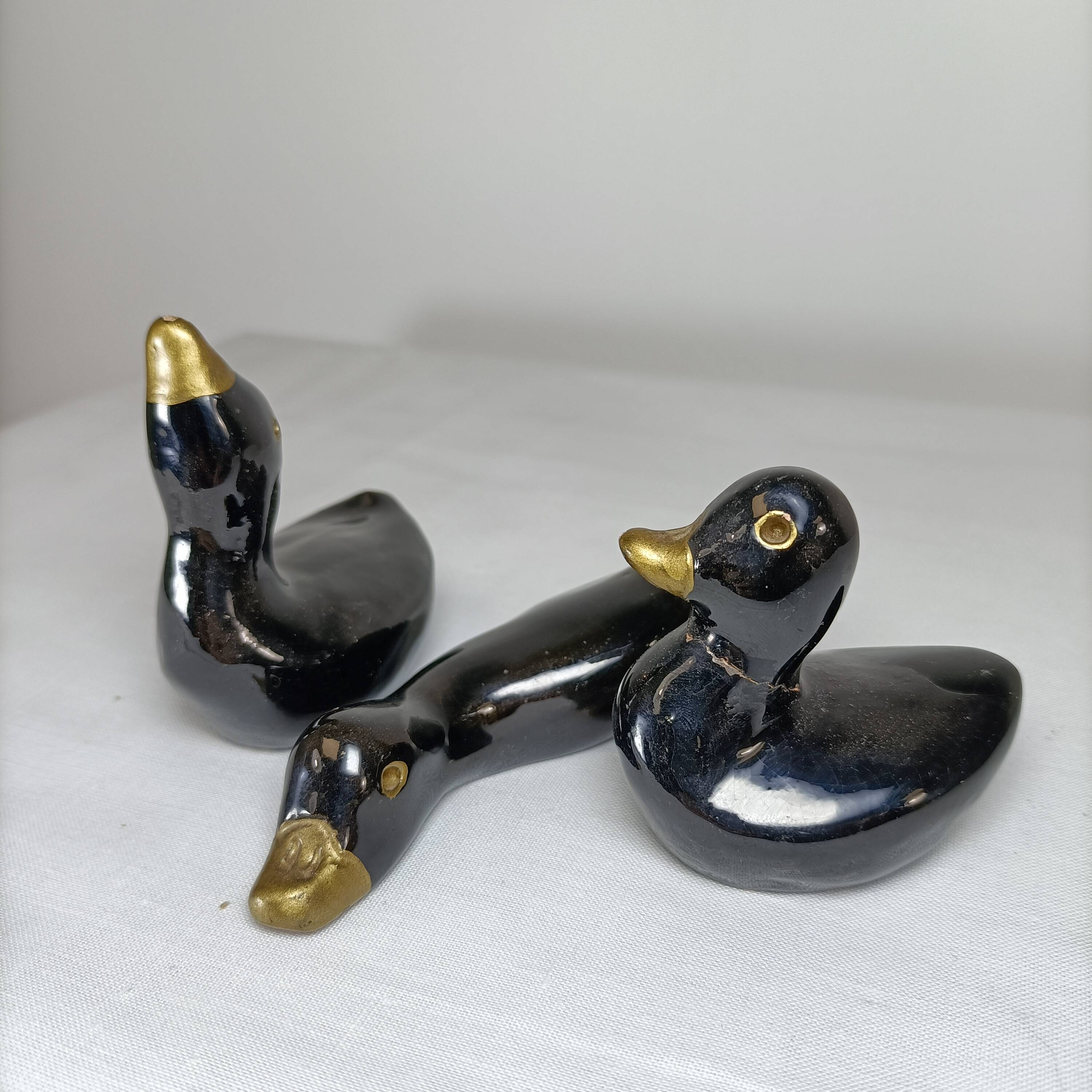 Set of 3 decorative black and gold ceramic ducks - Minimalist design