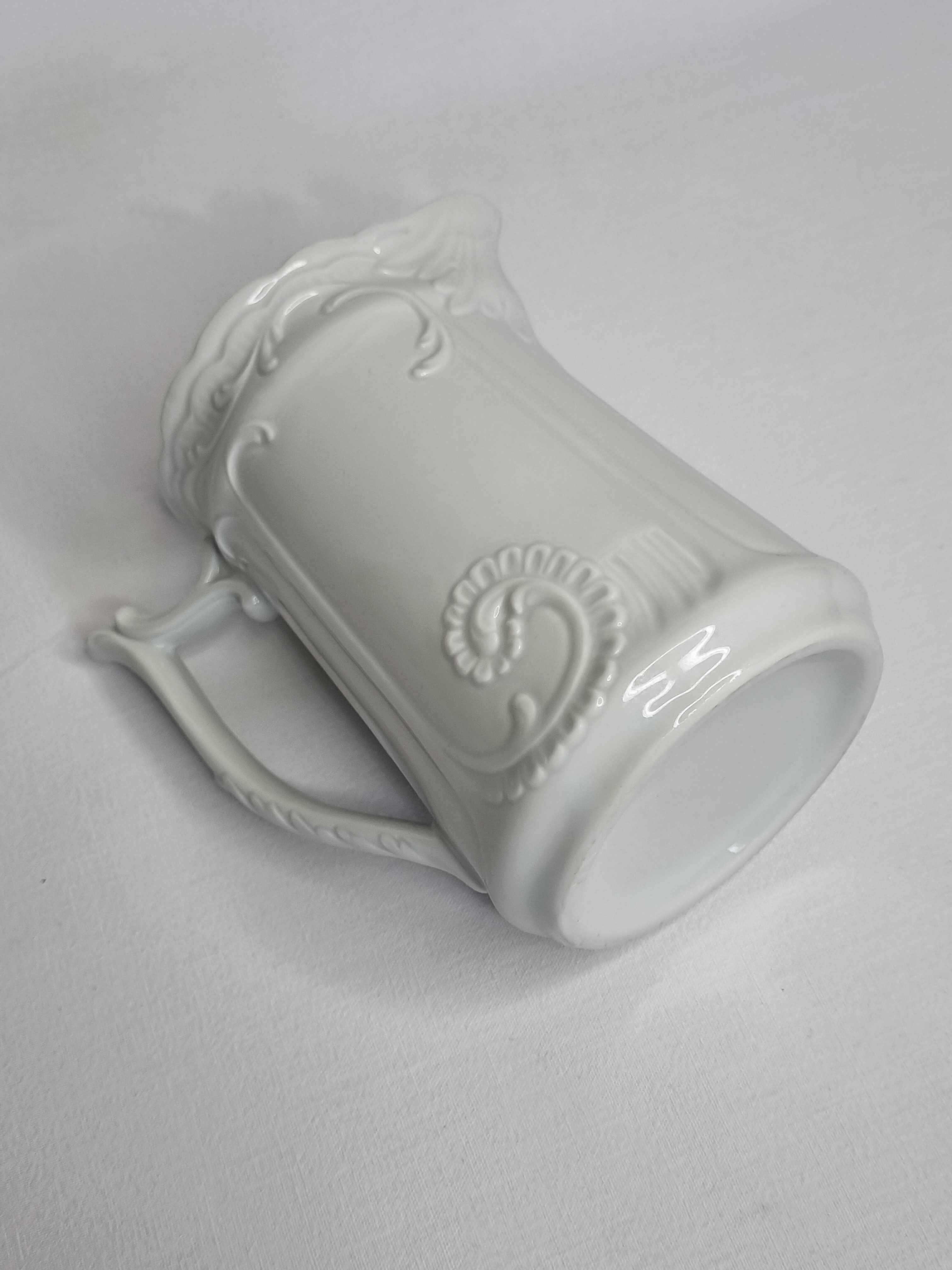 Pitcher in enamelled white porcelain, 16 cm