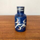 Danish mid-century porcelain vase from the Baca line with bird motif by Nils Thorsson for Aluminia Royal Copenhagen, 1960s.