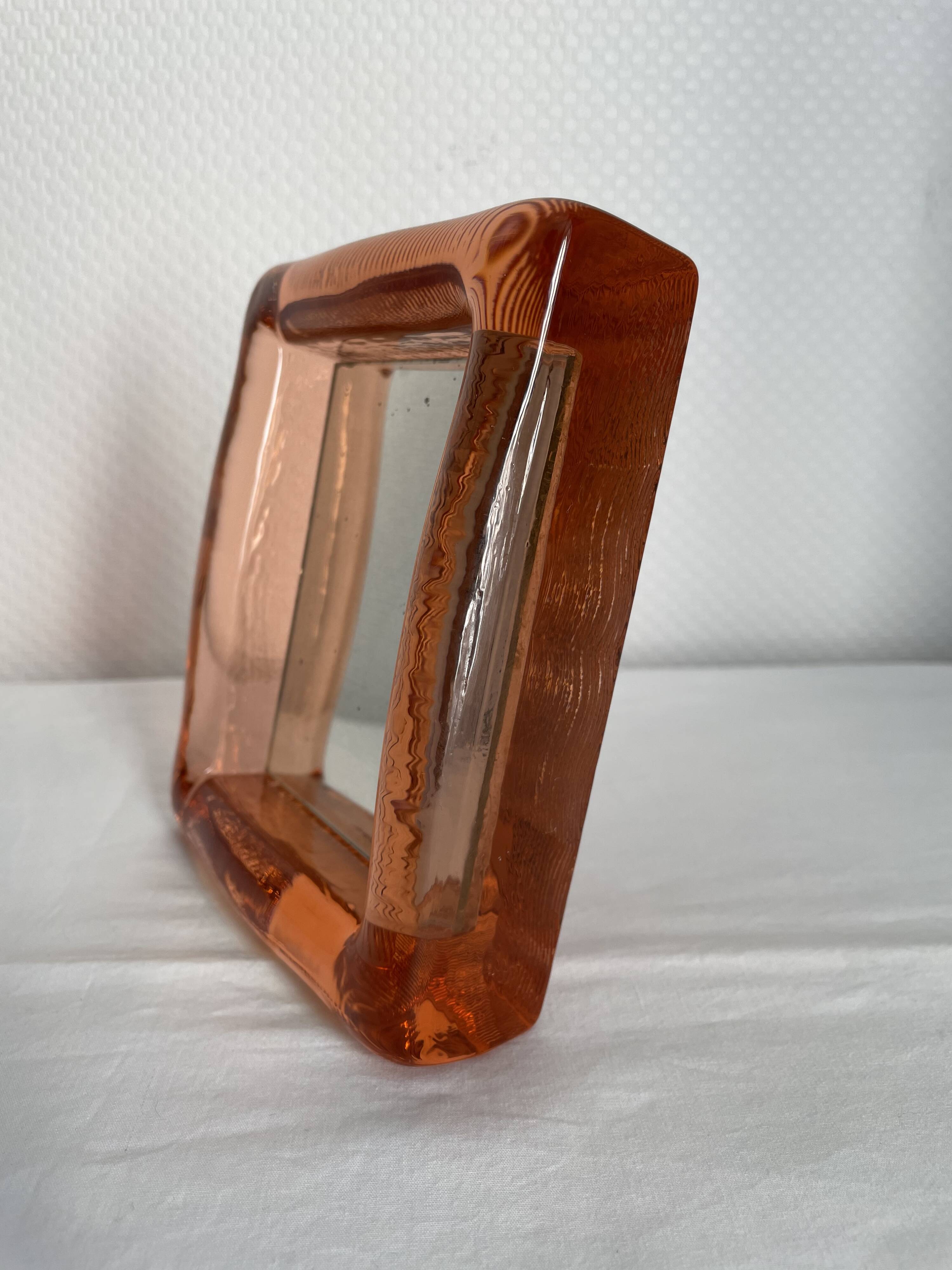 Miroir en verre rose d’Italie