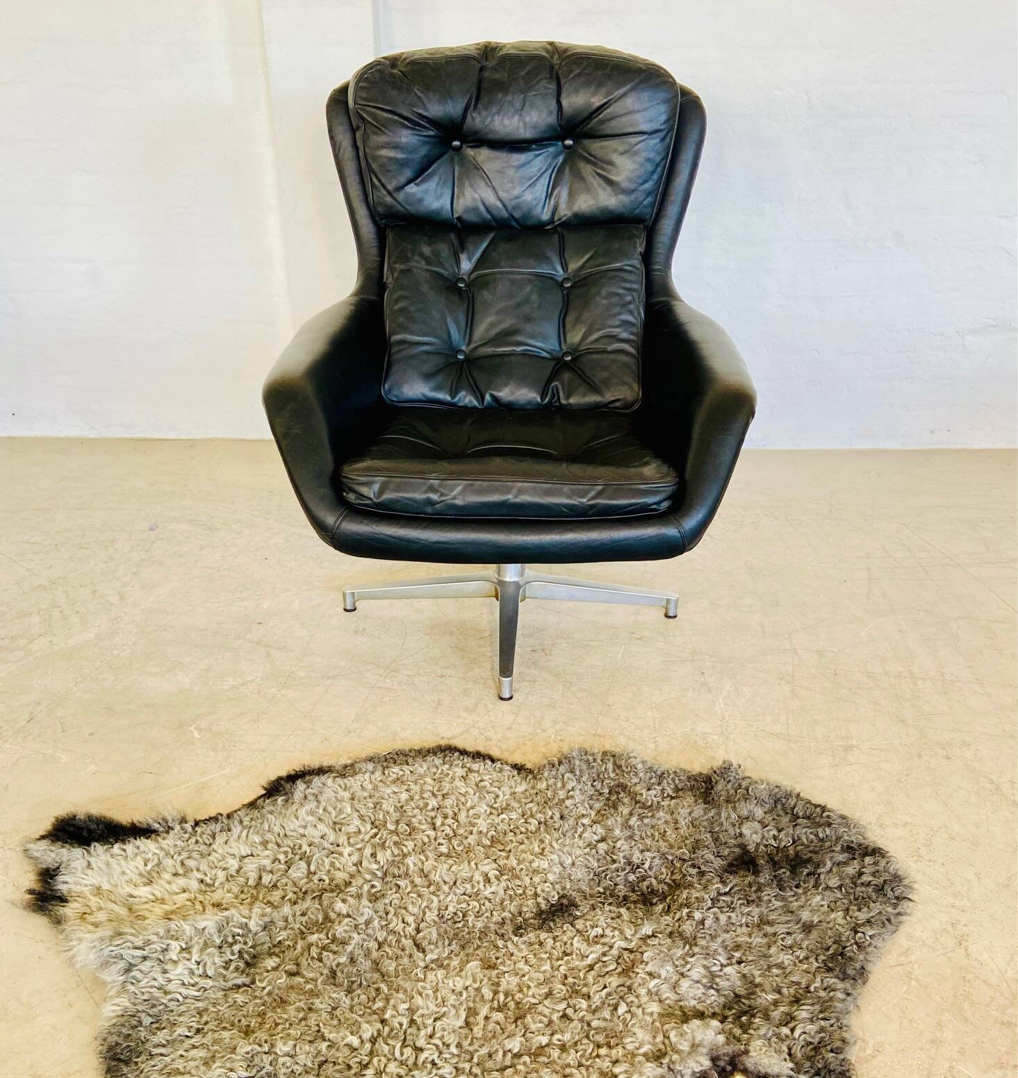 Vintage Danish swivel chair in black leather by Bramin