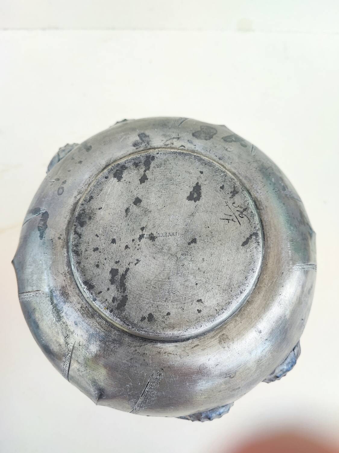 Vase en étain