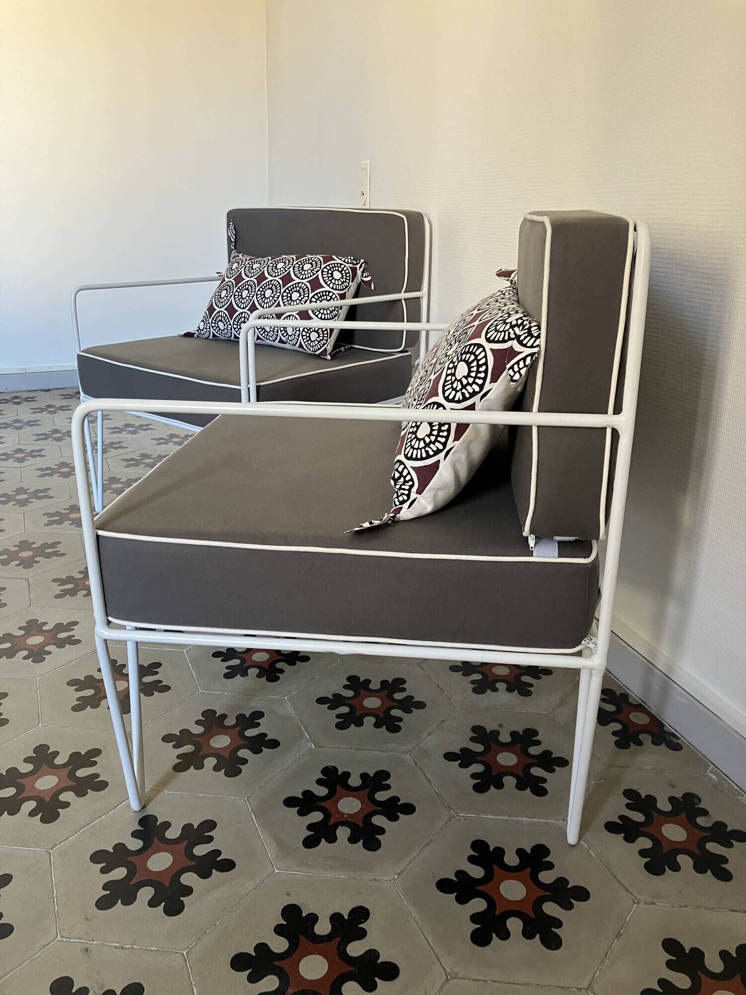 Vintage white metal Croisette style armchairs with hairpin legs in superb condition