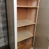 Wardrobe a vintage off-white door