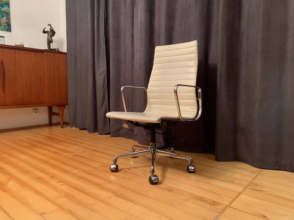 EA 119 swivel armchair by Charles and Ray Eames for Herman Miller, 1970s