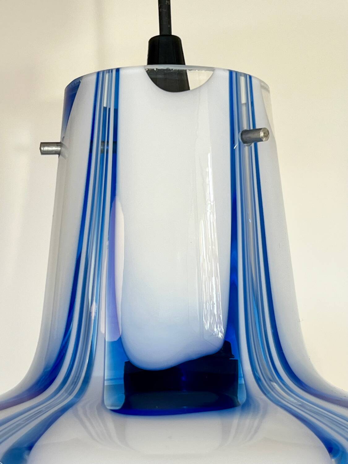 Vintage 1970s Italian Murano suspension light in ribbed glass.