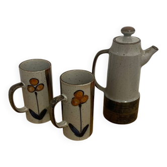 Stoneware coffee pot and cups