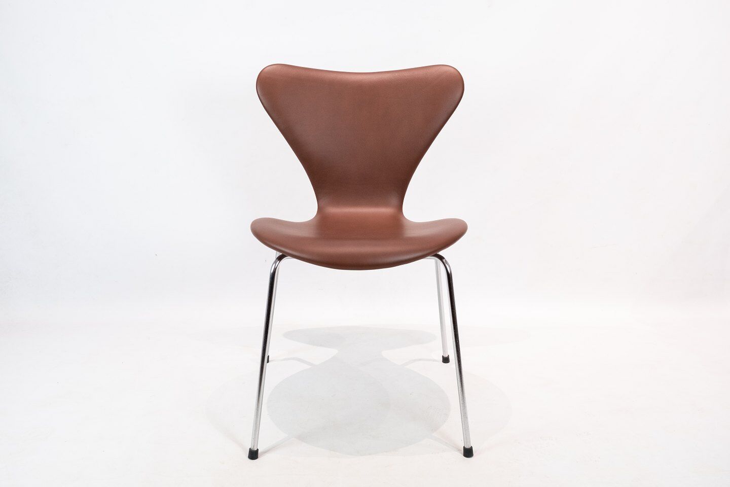 Set of 4 chairs, model 3107, designed by Arne Jacobsen and manufactured by Fritz Hansen