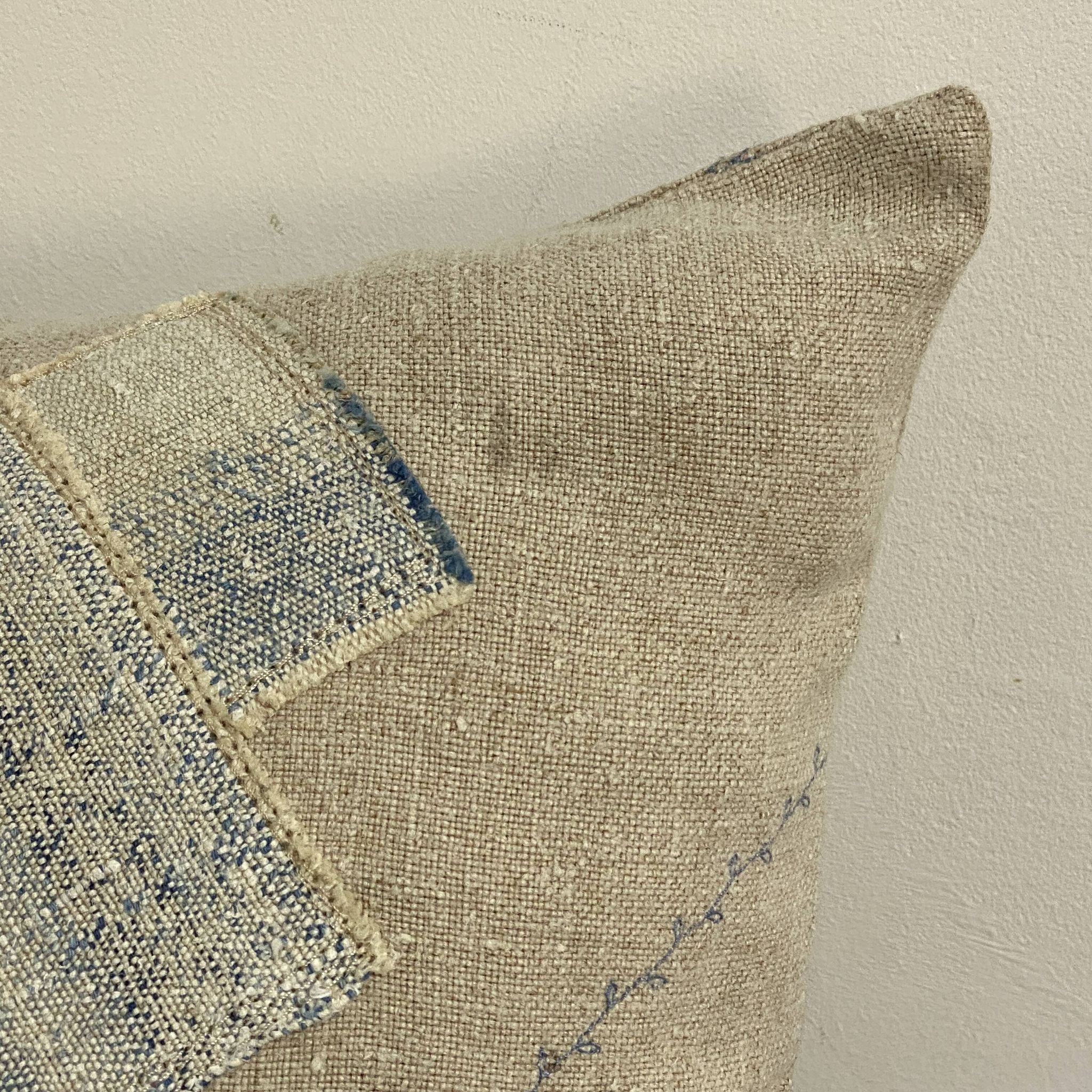 Coussin artisanal en toile ancienne style Kilim