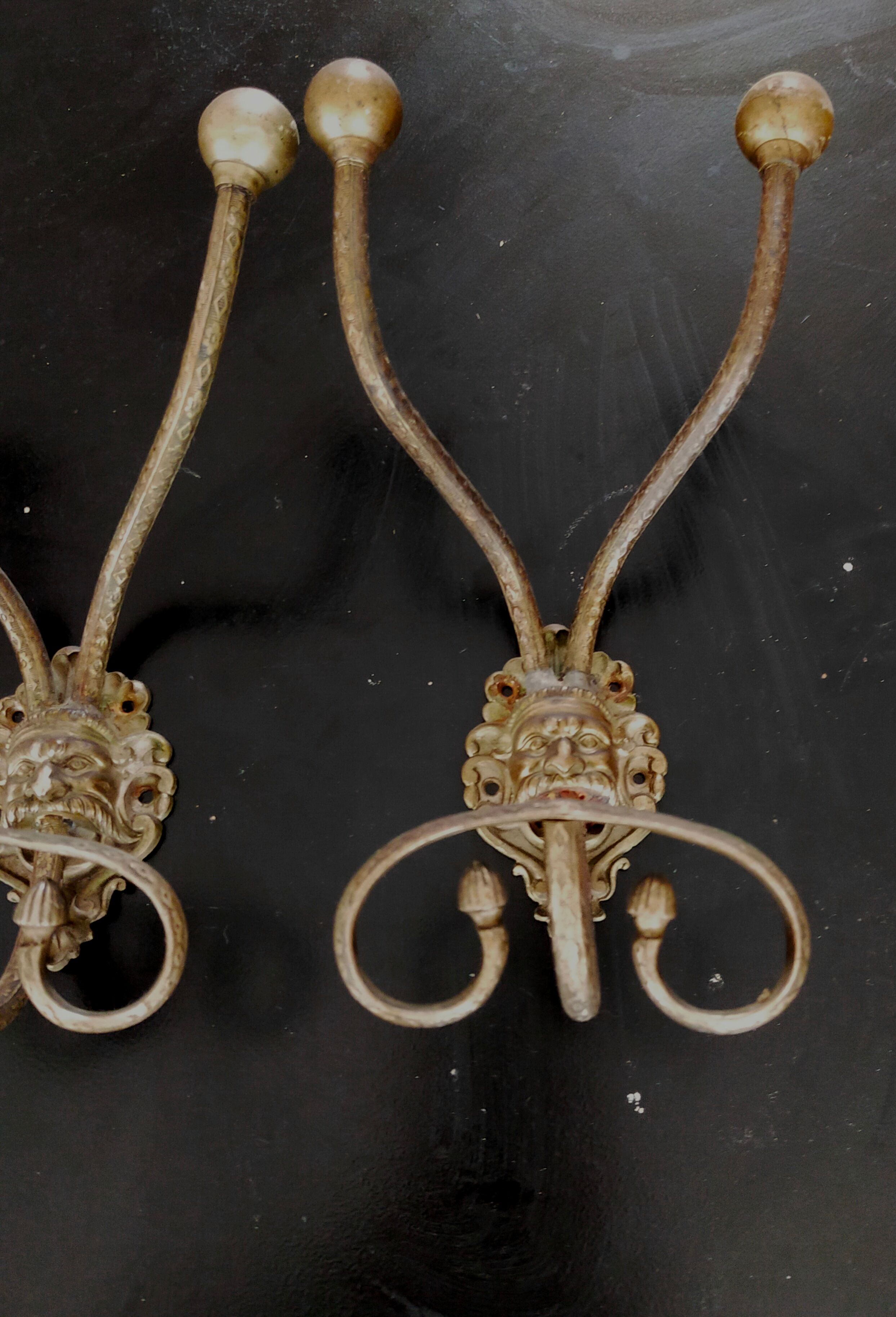 Set of 4 bronze mascaron hooks