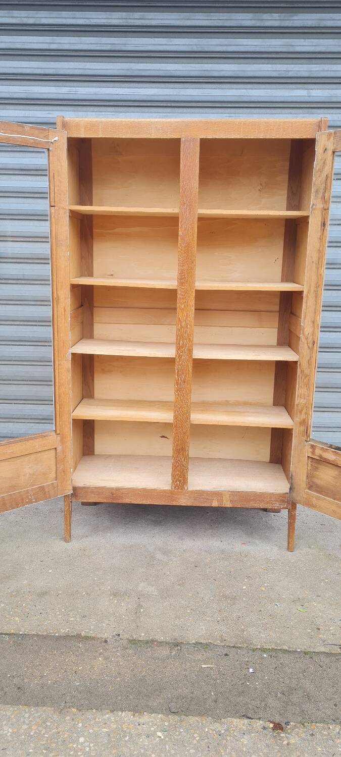 Armoire pied compas en chêne blond