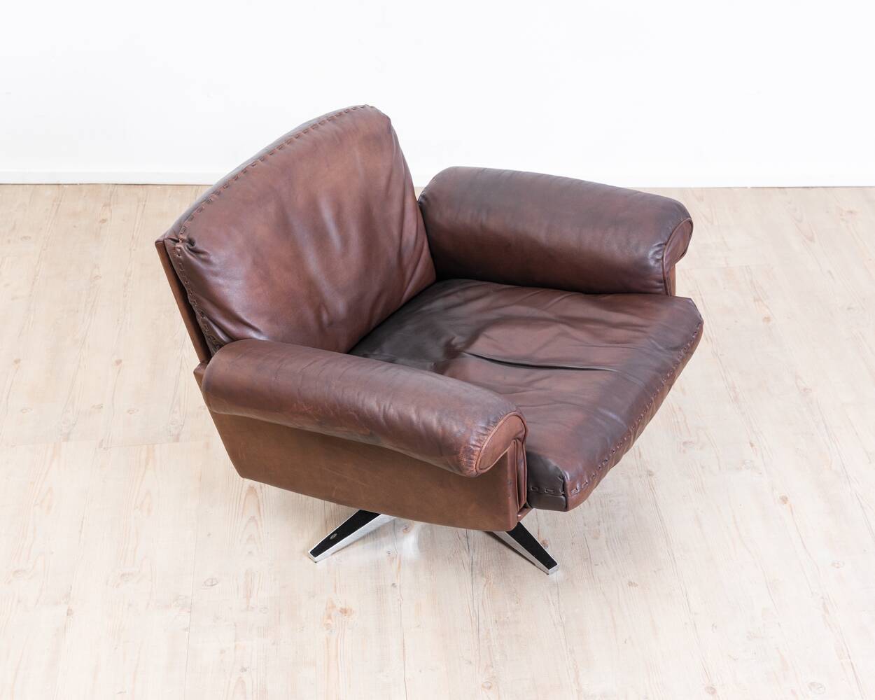 Brown leather swivel armchair by De Sede, model DS 31, 1960s, wine.