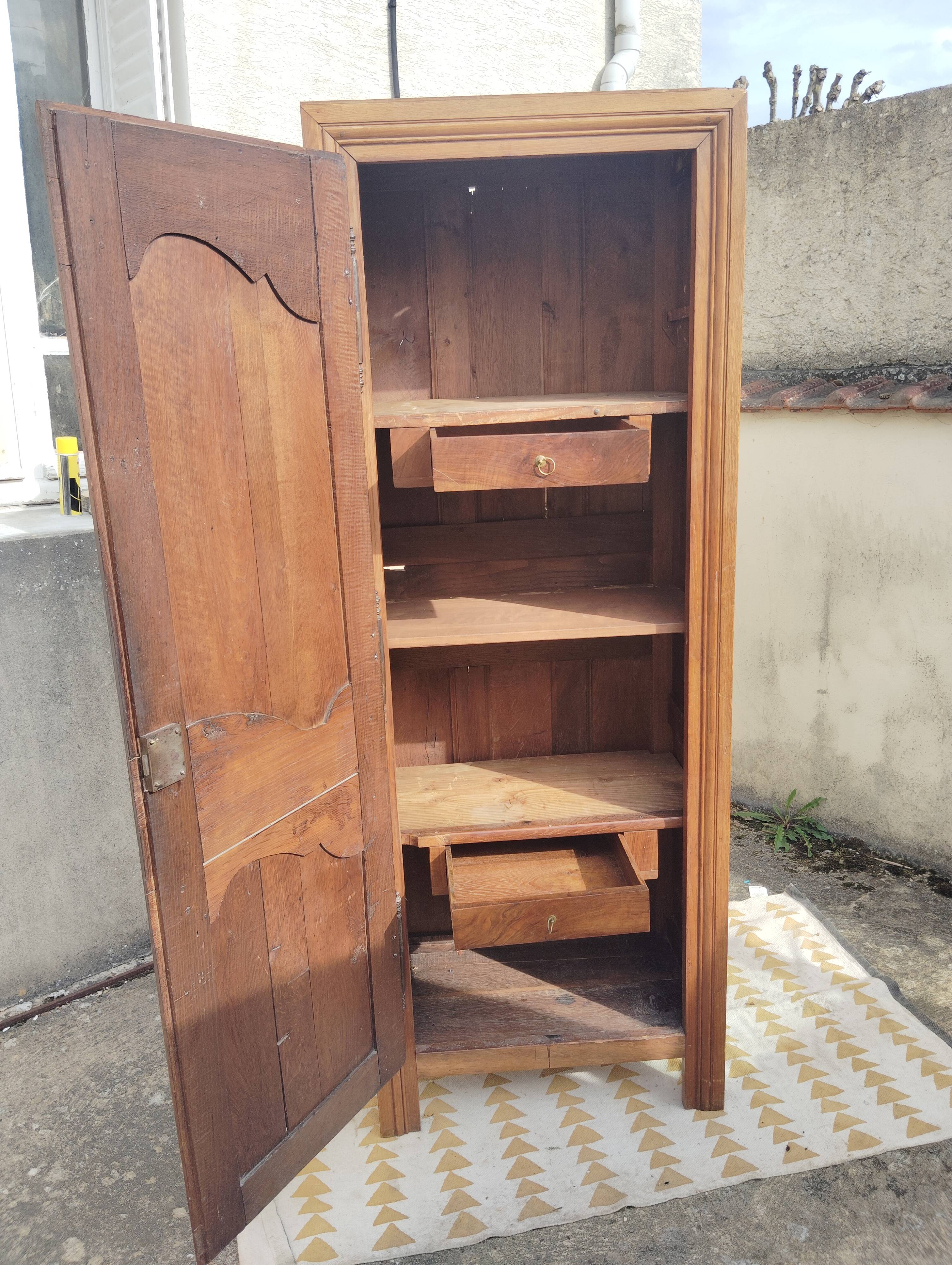 Antique oak bonnetière