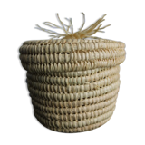 Basket with raffia lid
