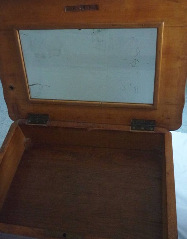 Table travailleuse en noyer