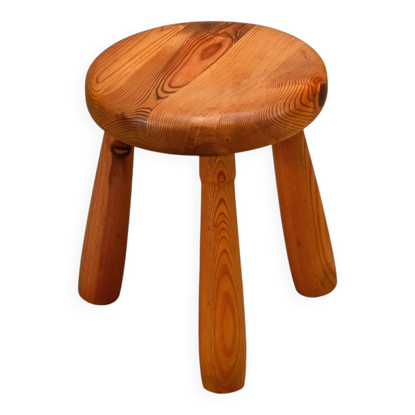 Tabouret en bois scandinave sur trépied en pin massif dans le style d'Ingvar Hildingsson.