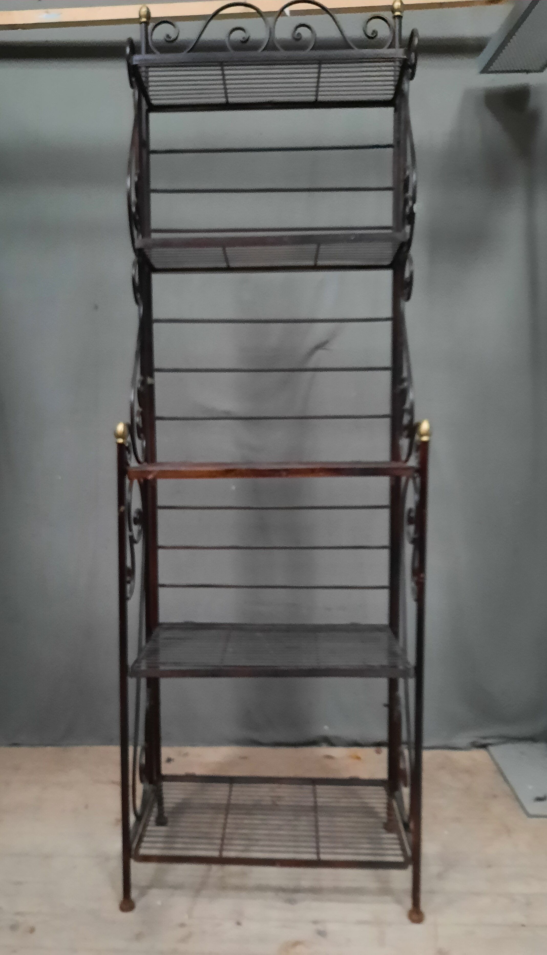 Metal floor baker style