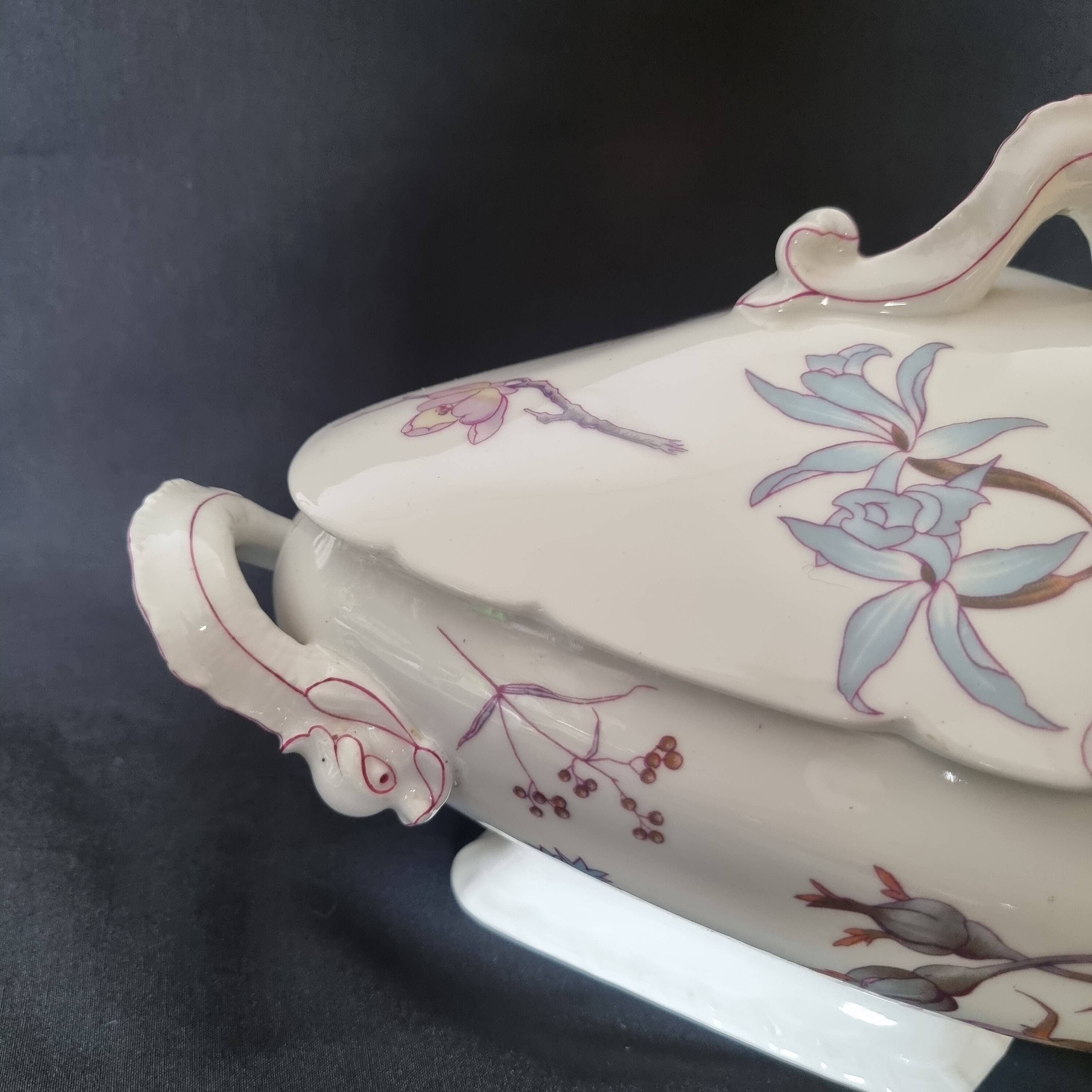 Antique porcelain tureen "Vieux Paris", 19th century, with shaped handles