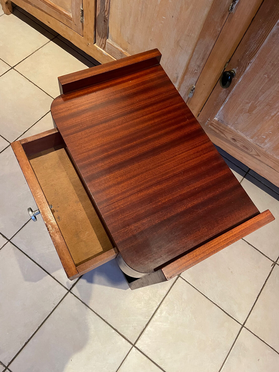 Art deco design end table