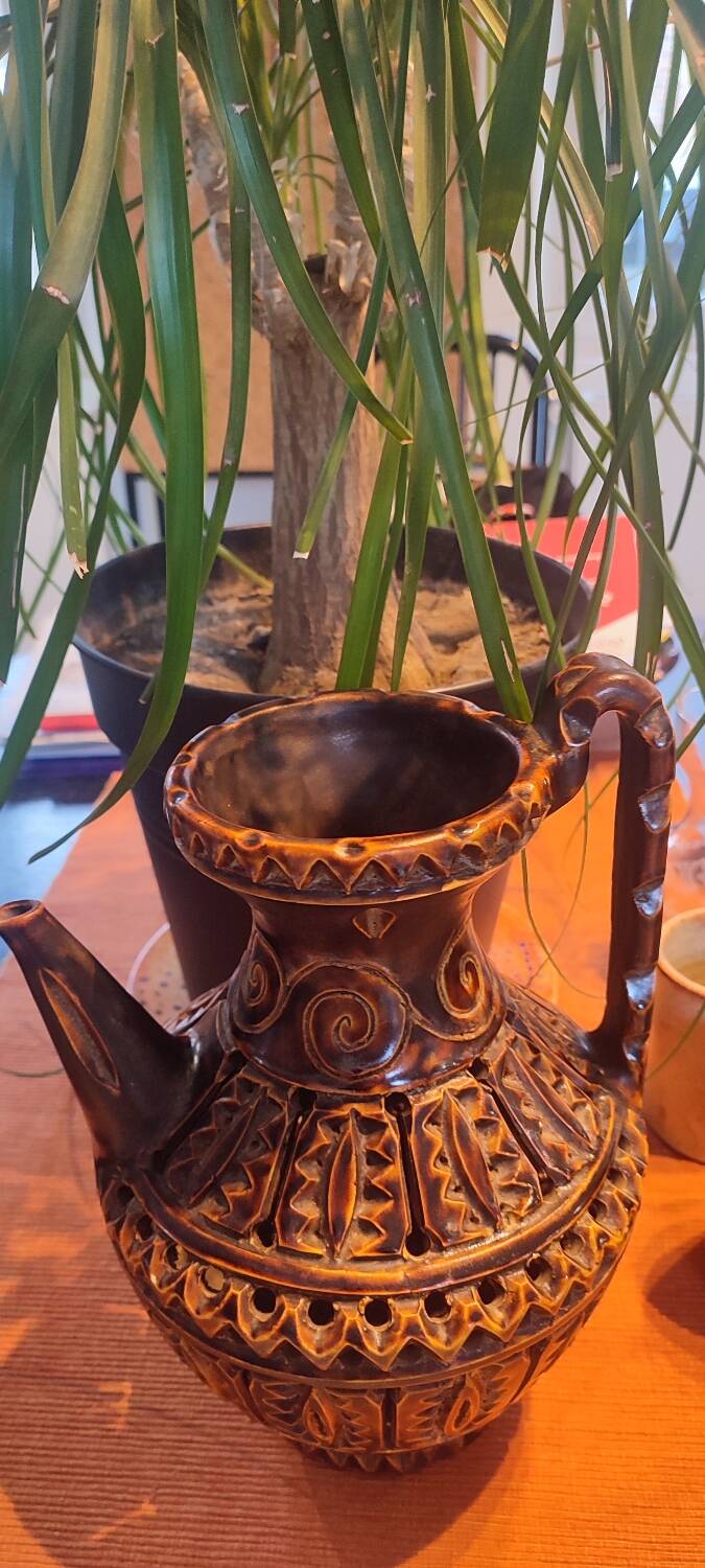 Bessone incised ceramics in Vallauris