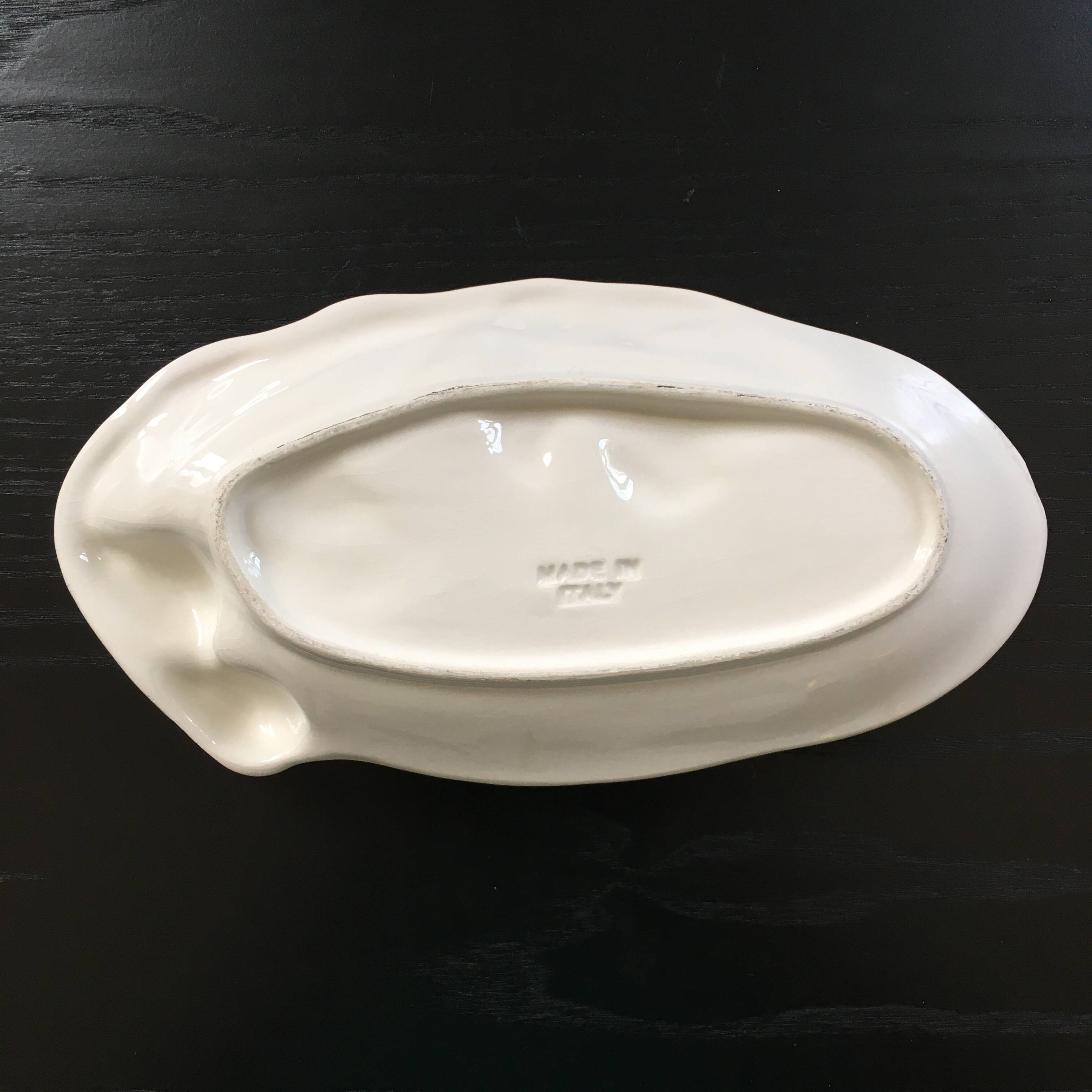 Oval dish with fig decoration