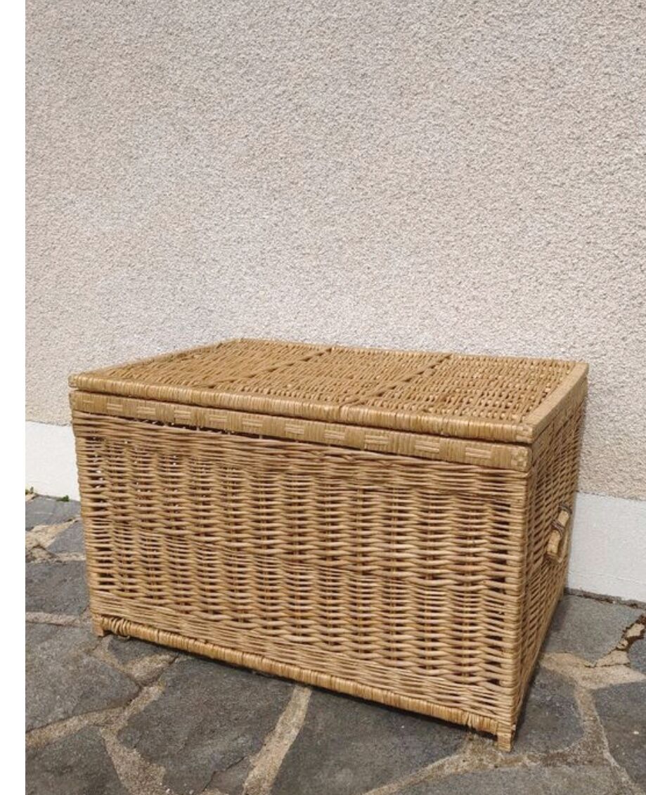 Large rattan wicker chest/trunk
