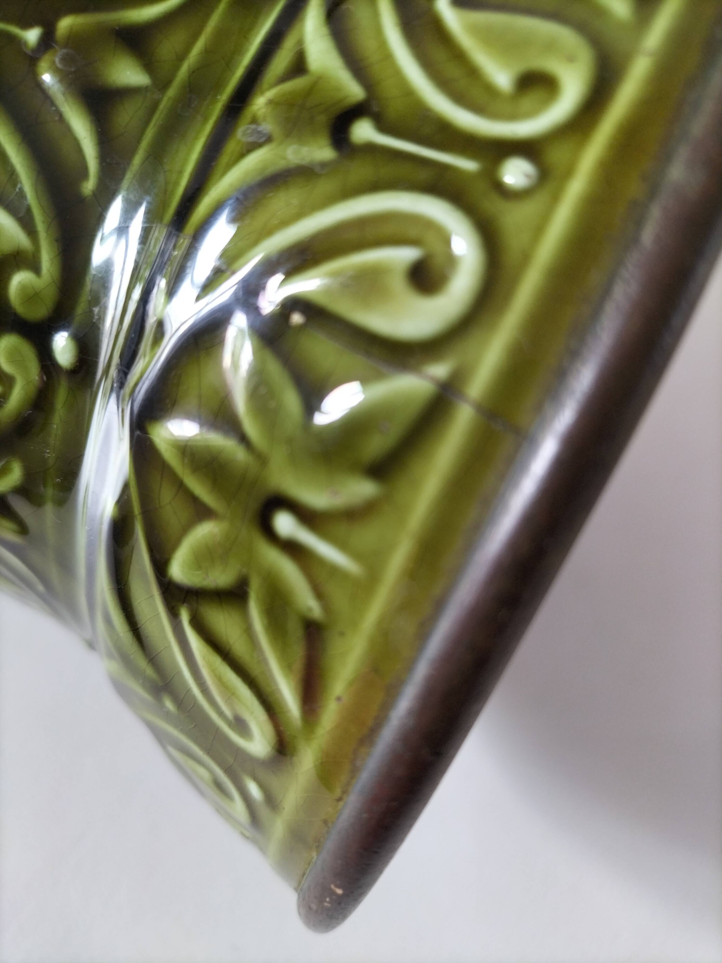 Old Sarreguemines cache-pot in Majolica style with relief decoration.