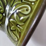 Old Sarreguemines cache-pot in Majolica style with relief decoration.