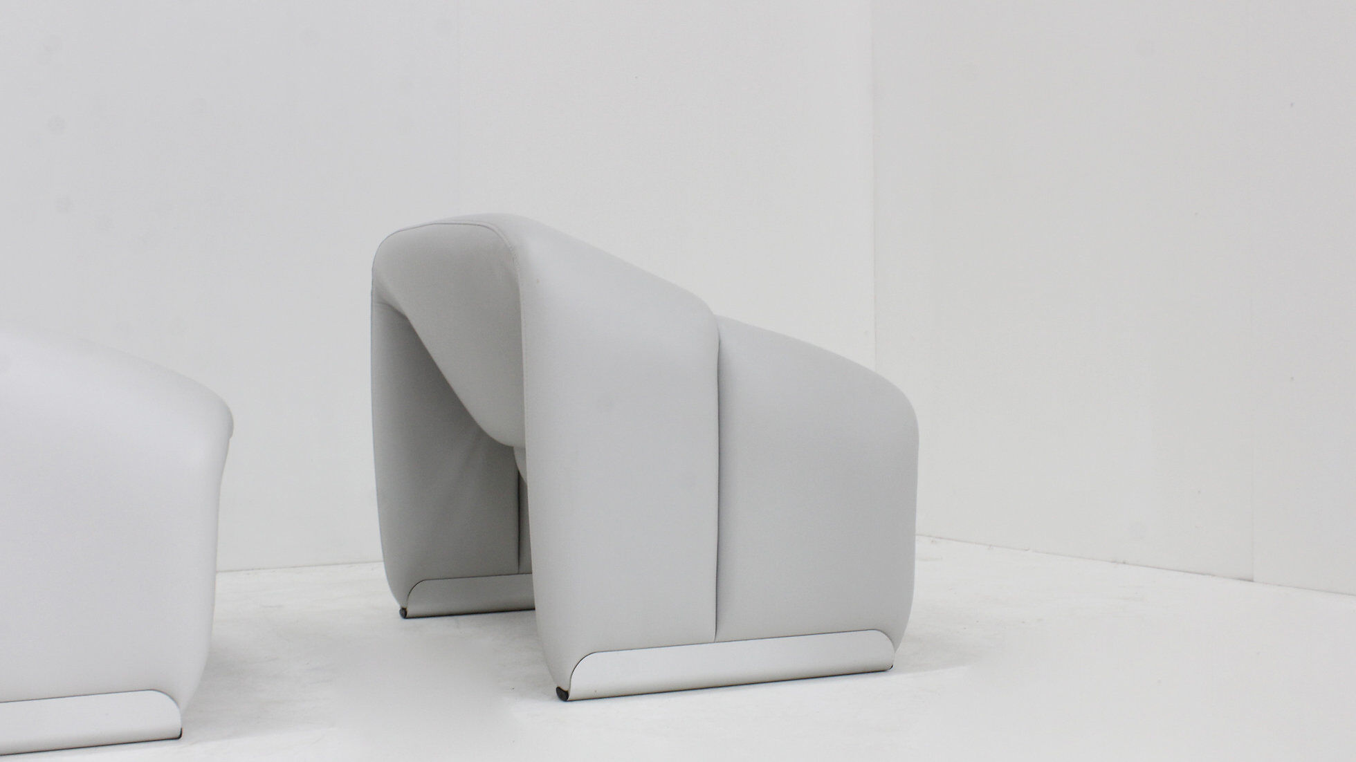 Set of 2 Artifort Groovy M chairs F598 Pierre Paulin in leather