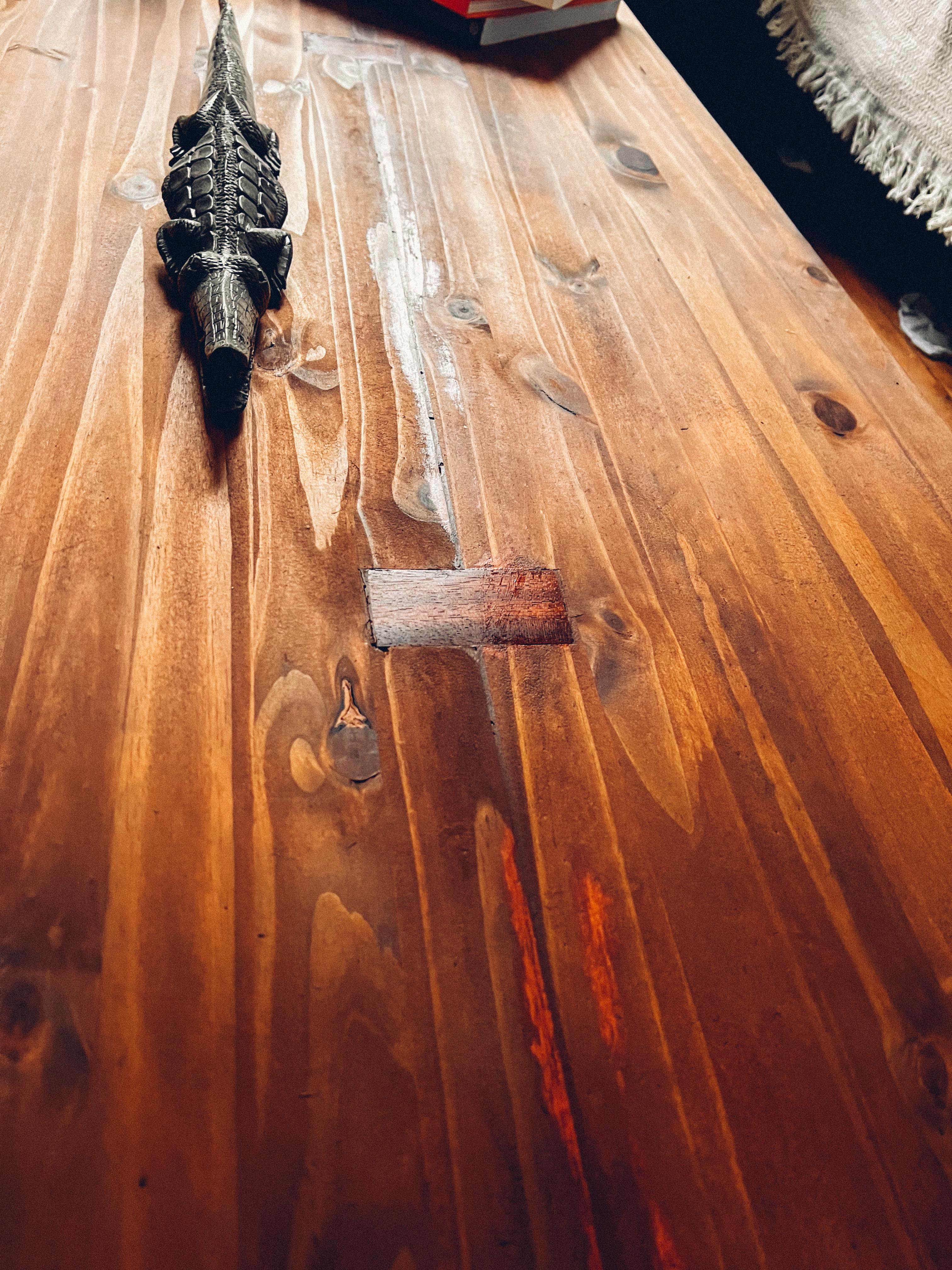 Coffee table in wood and brass